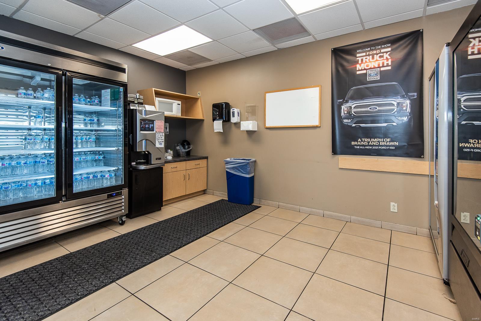 Cerame Ford - Commercial Sale