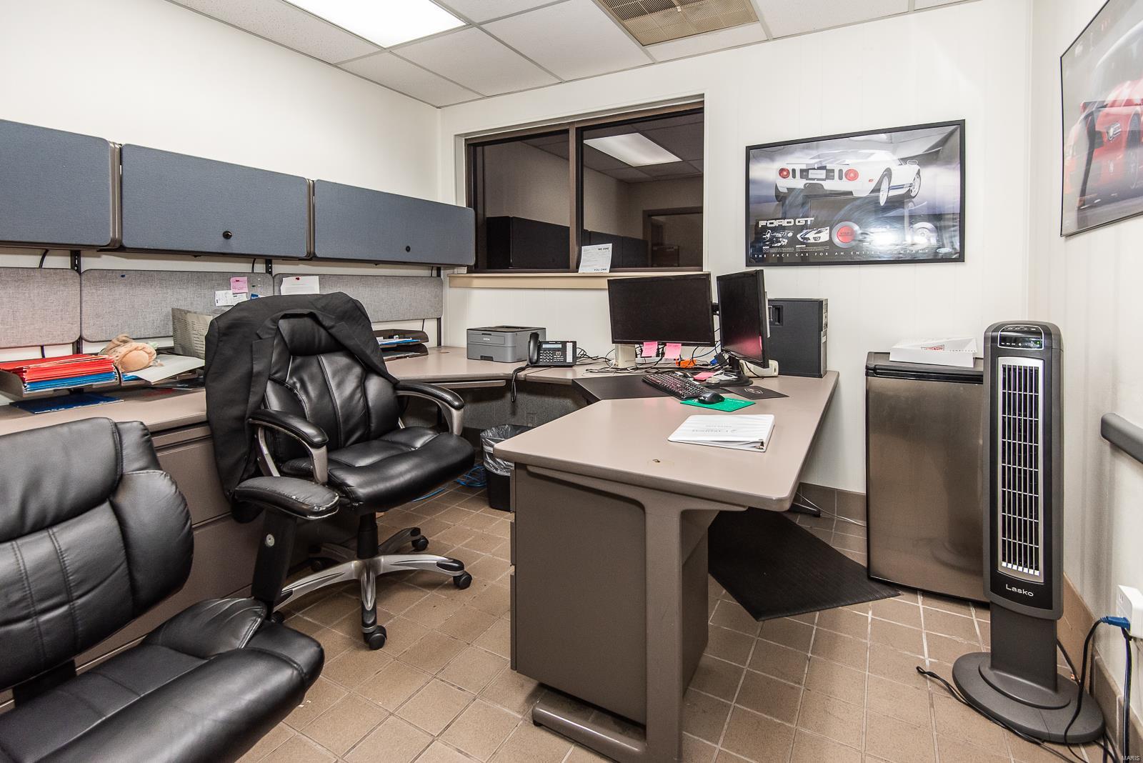 Cerame Ford - Commercial Sale