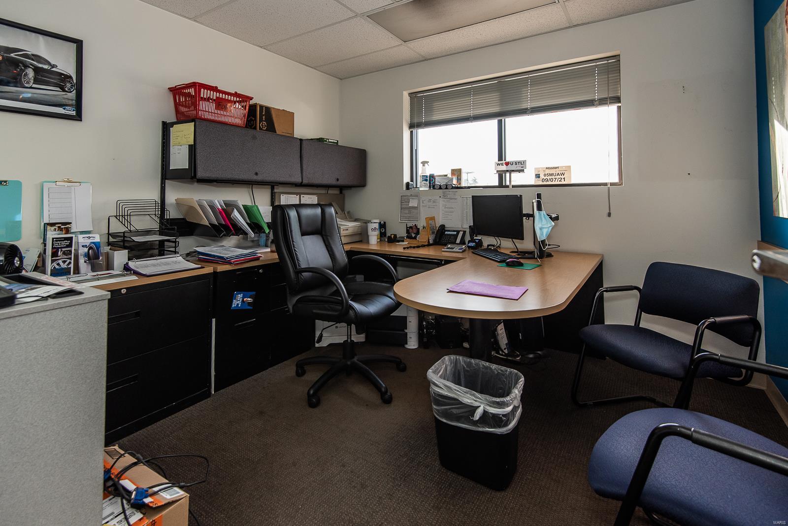 Cerame Ford - Commercial Sale