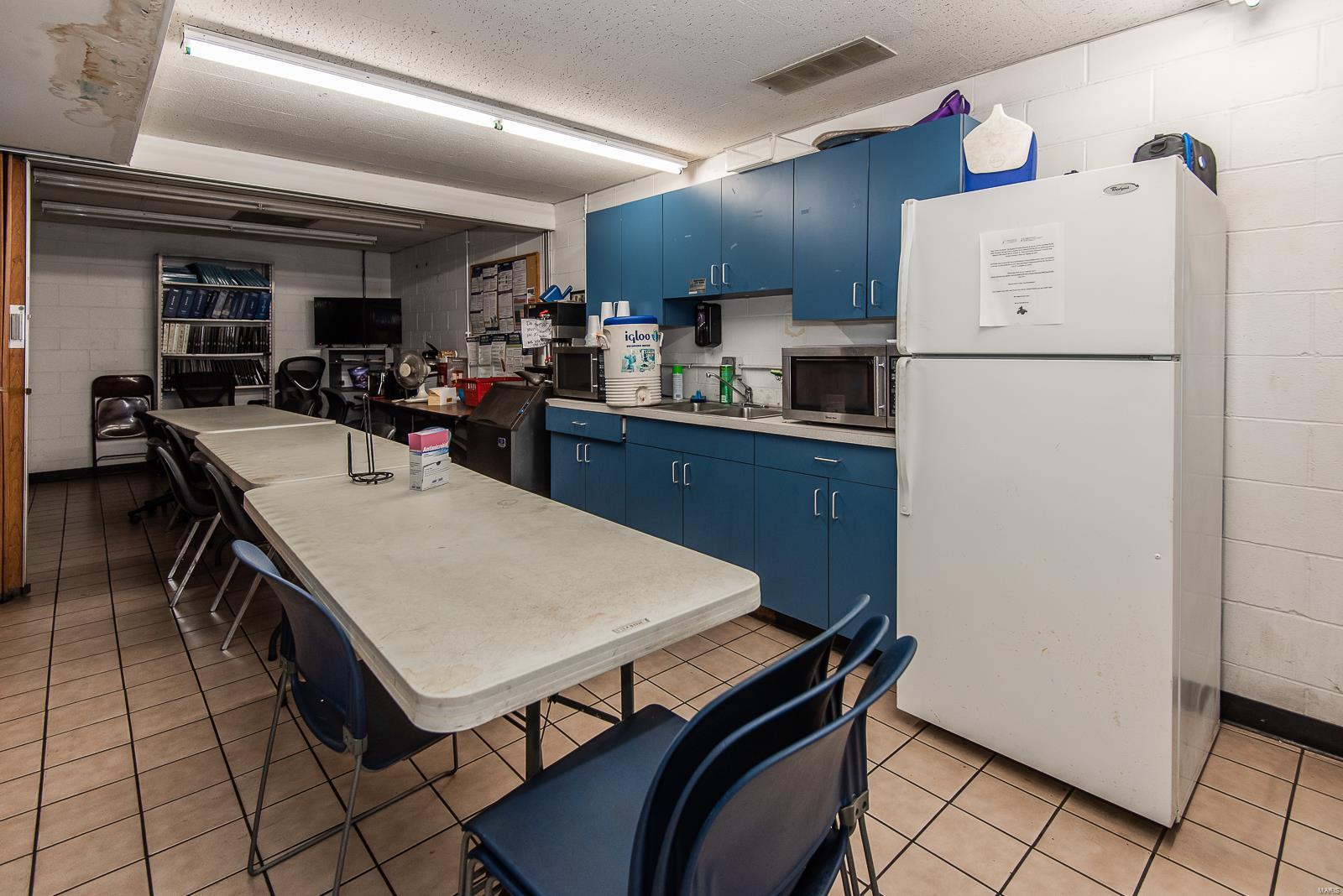 Cerame Ford - Commercial Sale