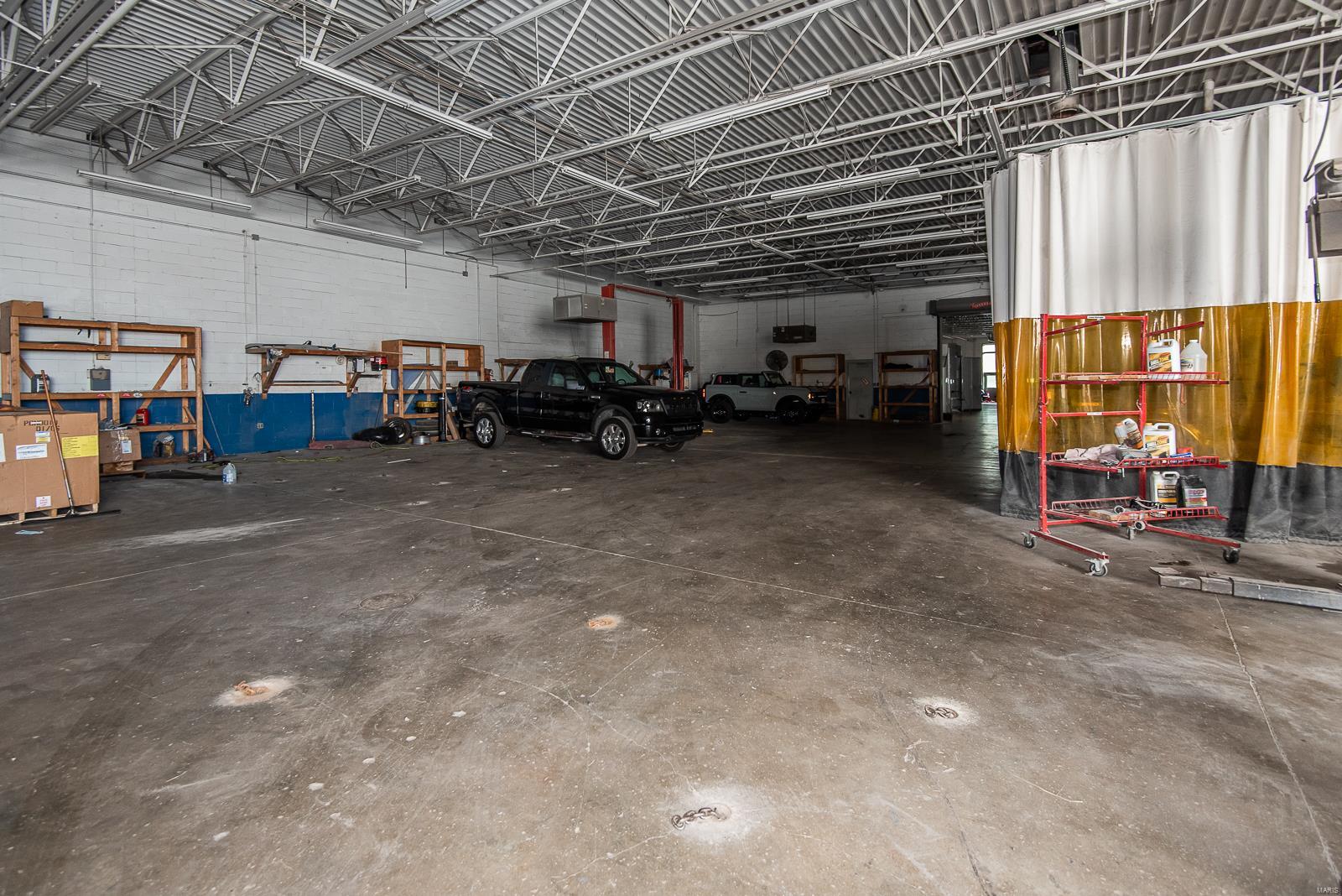 Cerame Ford - Commercial Sale