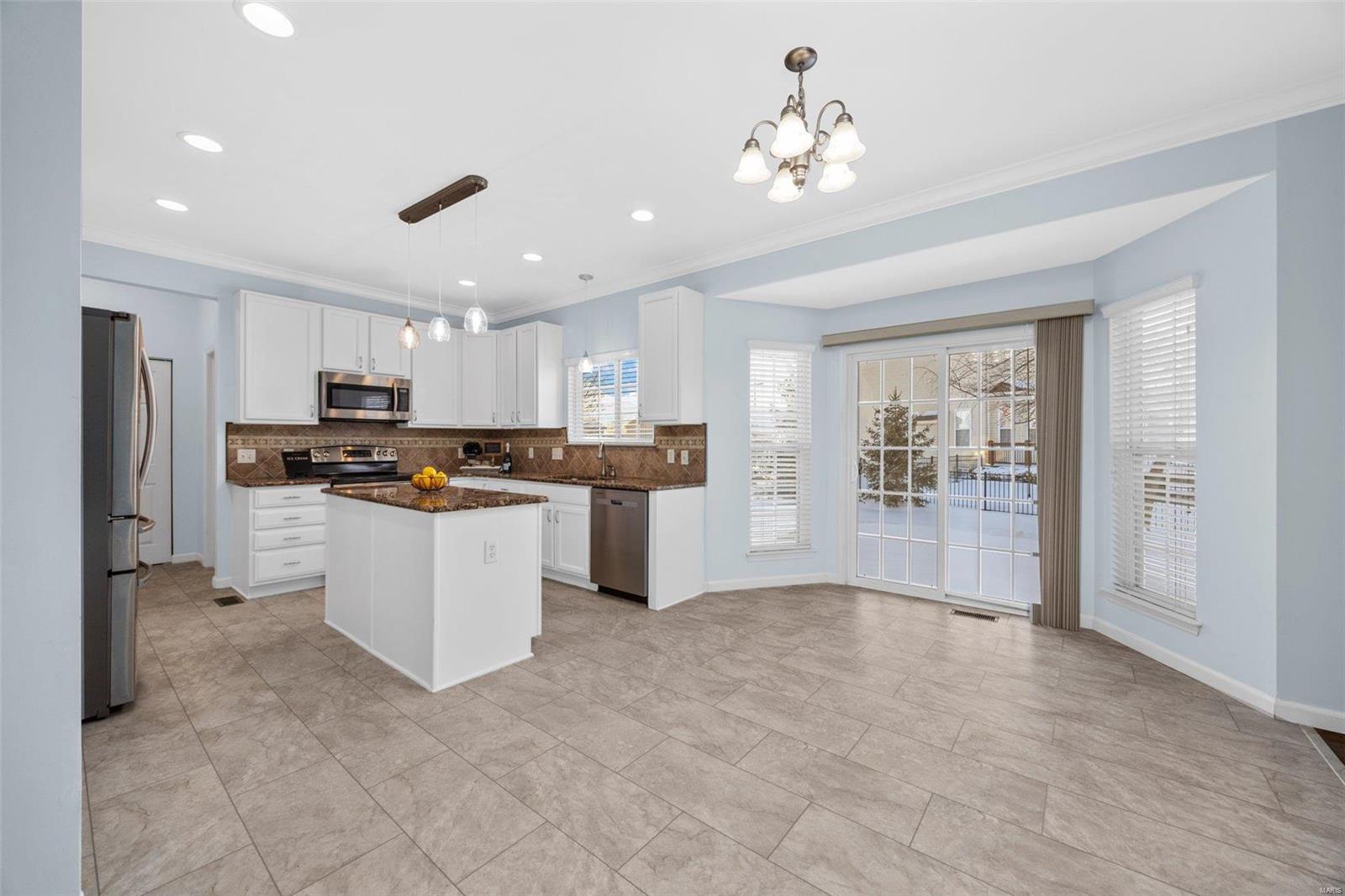 Lake St Louis, Missouri 63367, United States, 4 Bedrooms Bedrooms, ,3 BathroomsBathrooms,Residential,Pending,24454