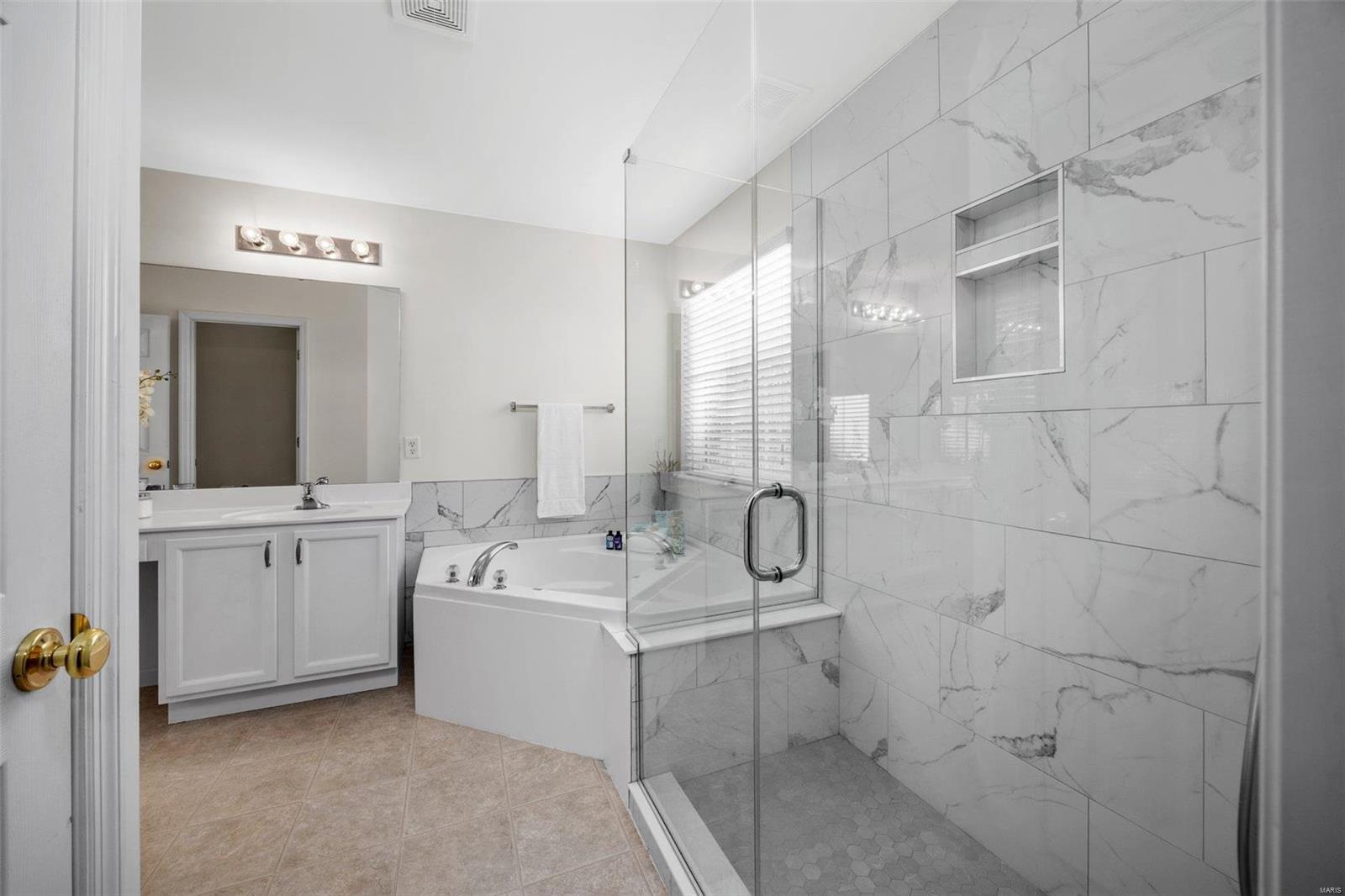 Lake St Louis, Missouri 63367, United States, 4 Bedrooms Bedrooms, ,3 BathroomsBathrooms,Residential,Pending,24454