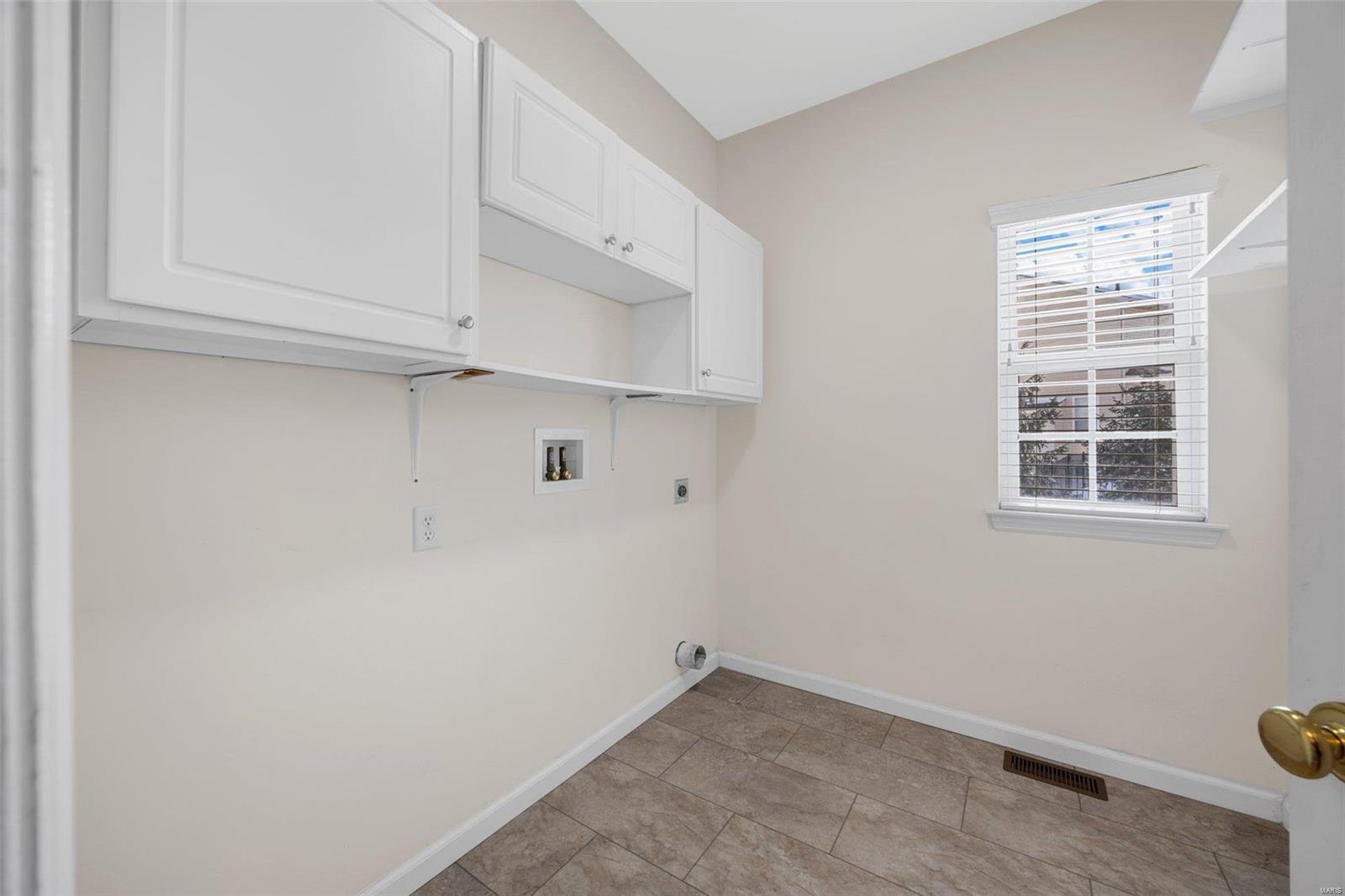 Lake St Louis, Missouri 63367, United States, 4 Bedrooms Bedrooms, ,3 BathroomsBathrooms,Residential,Pending,24454