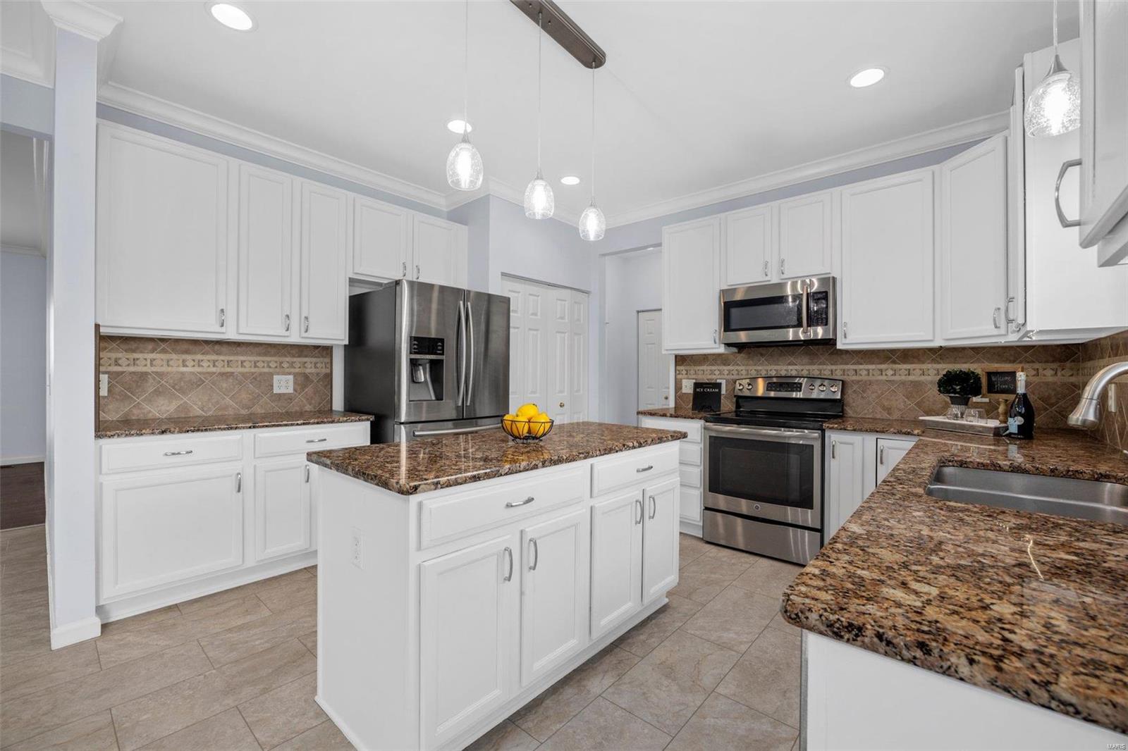 Lake St Louis, Missouri 63367, United States, 4 Bedrooms Bedrooms, ,3 BathroomsBathrooms,Residential,Pending,24454