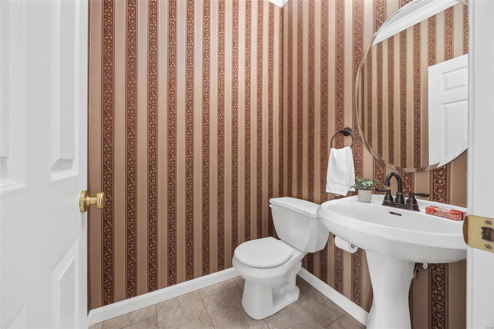 Lake St Louis, Missouri 63367, United States, 4 Bedrooms Bedrooms, ,3 BathroomsBathrooms,Residential,Pending,24454