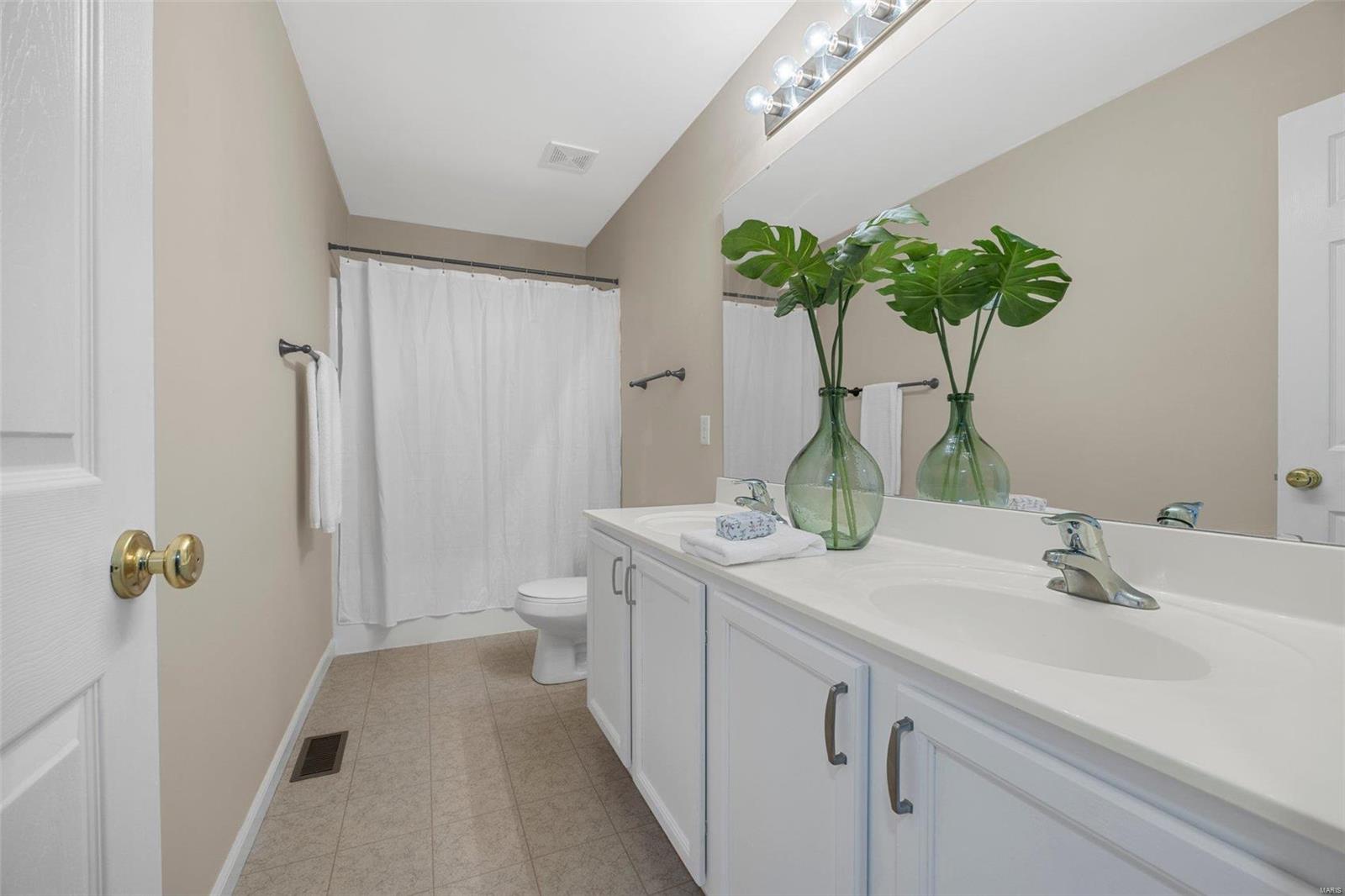 Lake St Louis, Missouri 63367, United States, 4 Bedrooms Bedrooms, ,3 BathroomsBathrooms,Residential,Pending,24454