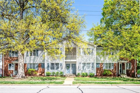 Condominium in Brentwood MO 9039 Swan Circle.jpg