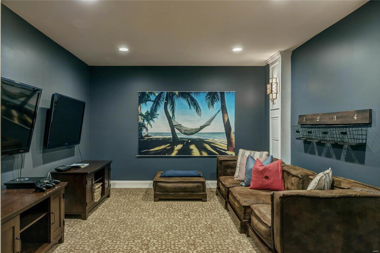 Town & Country Manor - Residential