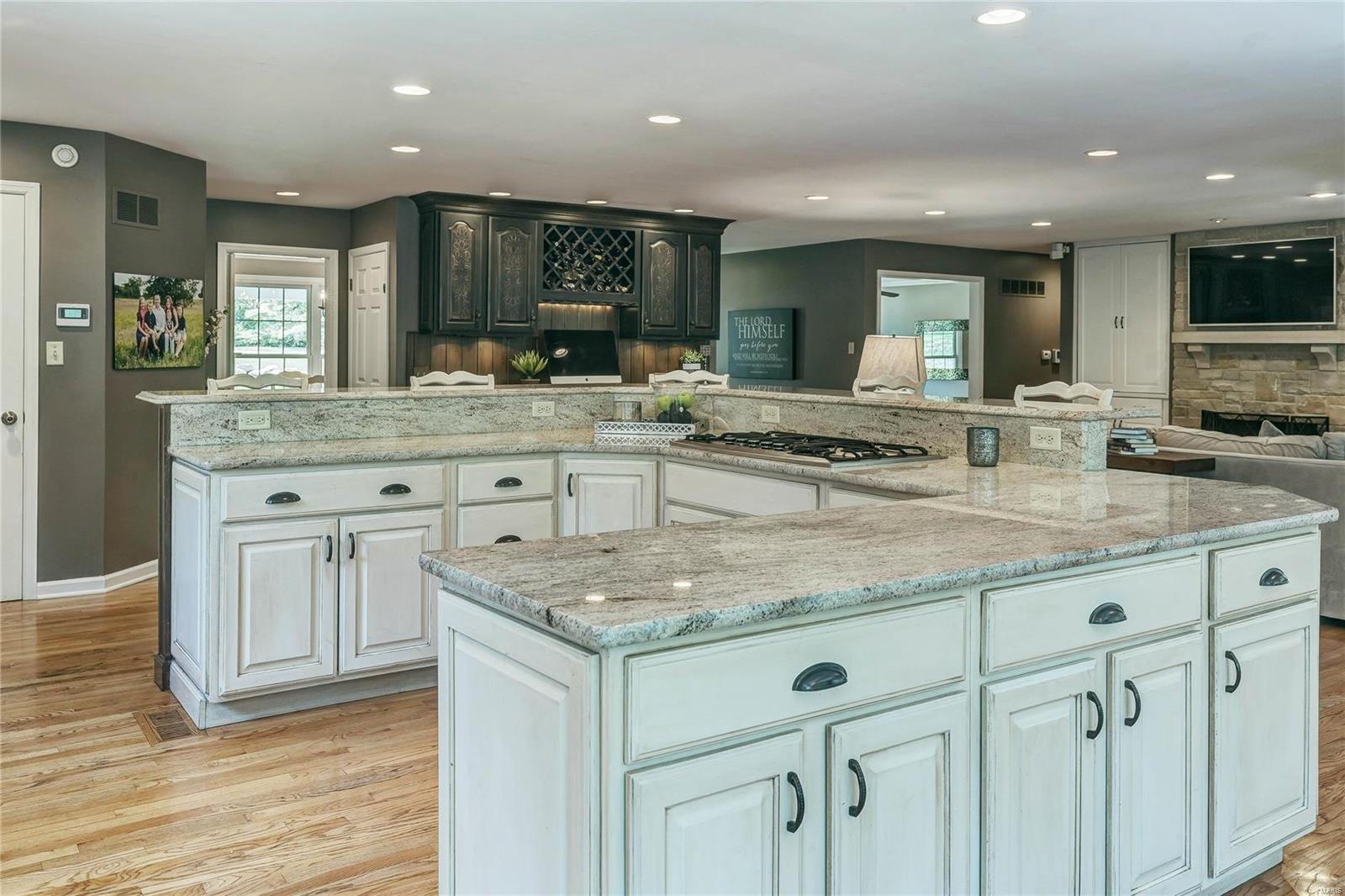 Town & Country Manor - Residential