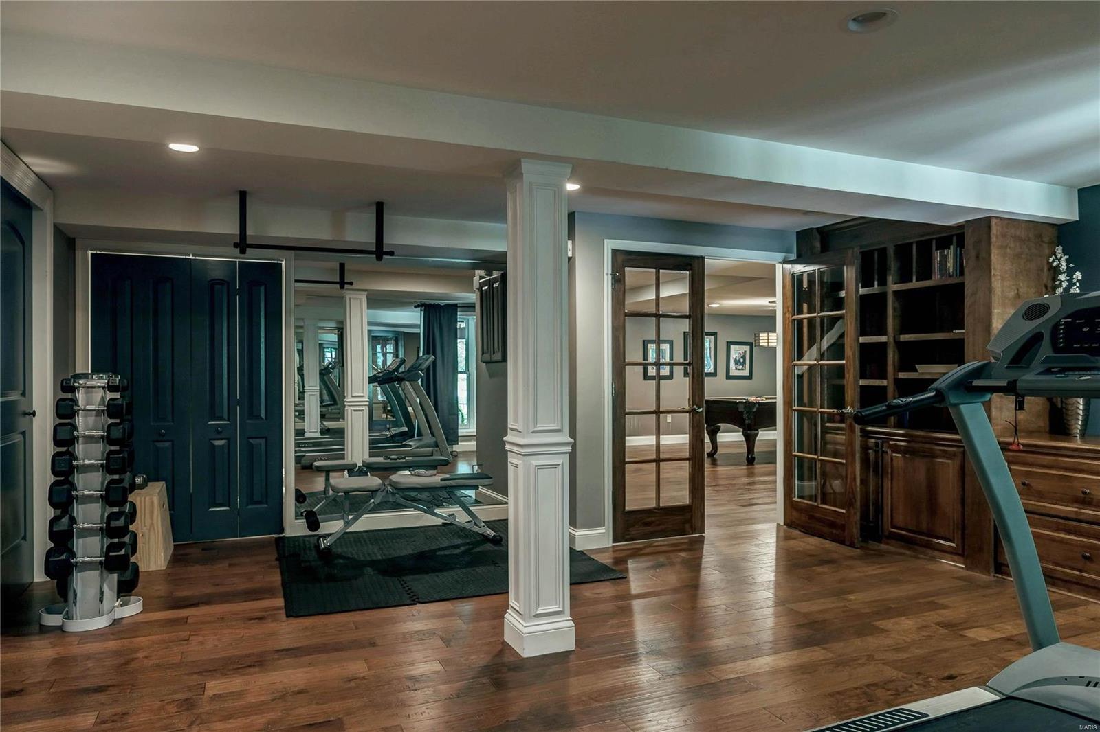 Town & Country Manor - Residential