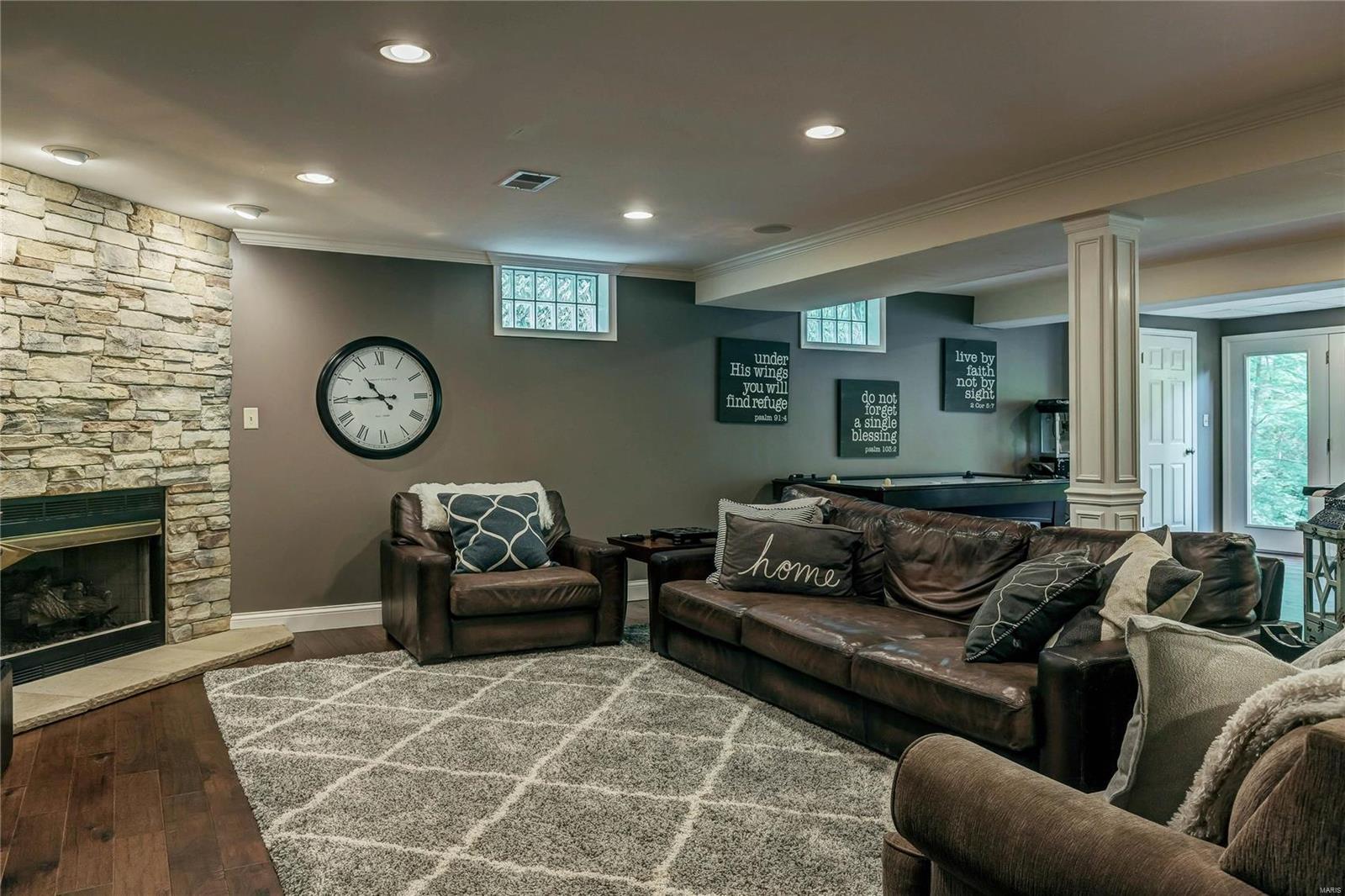 Town & Country Manor - Residential