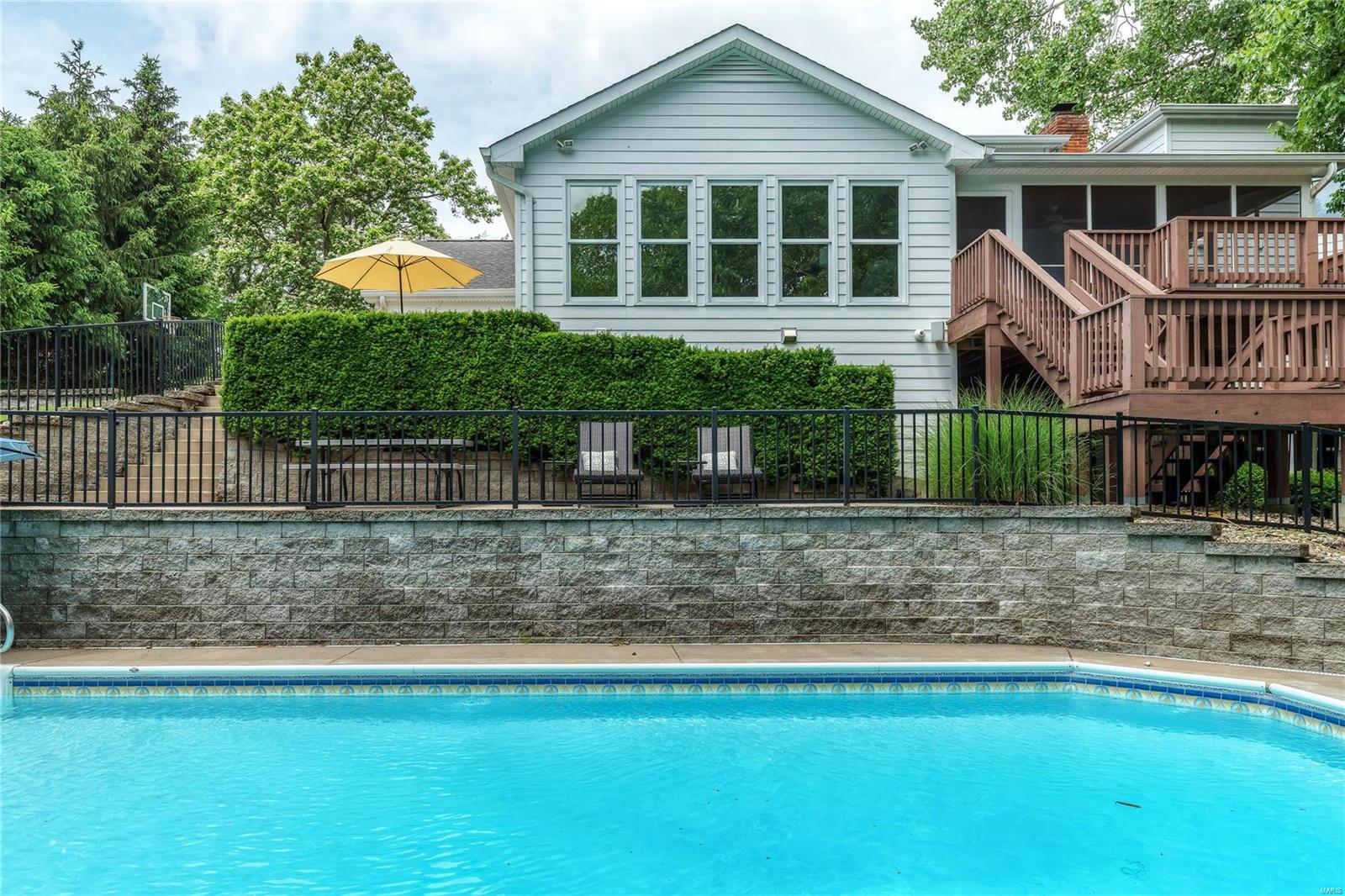 Town & Country Manor - Residential