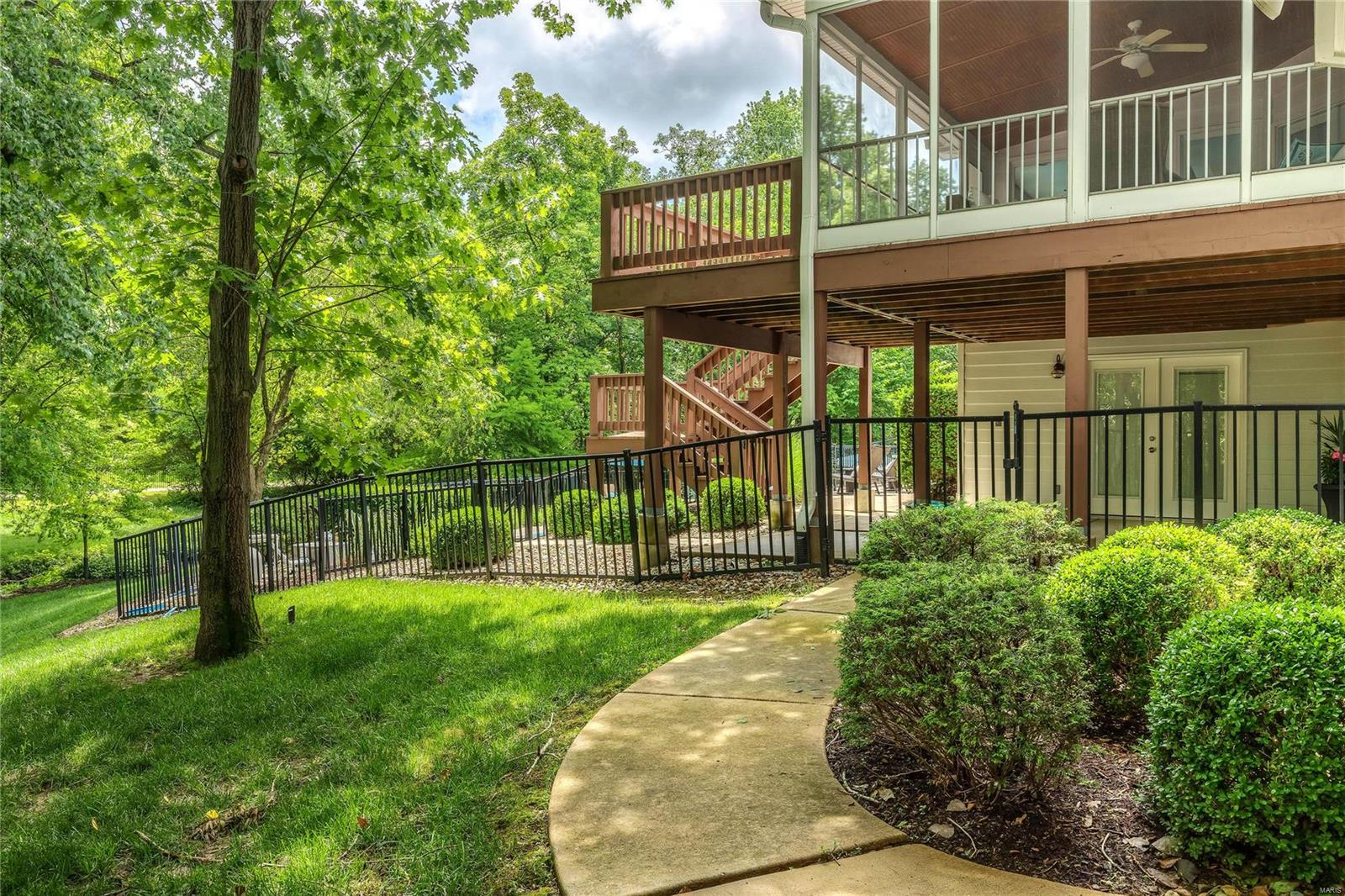 Town & Country Manor - Residential