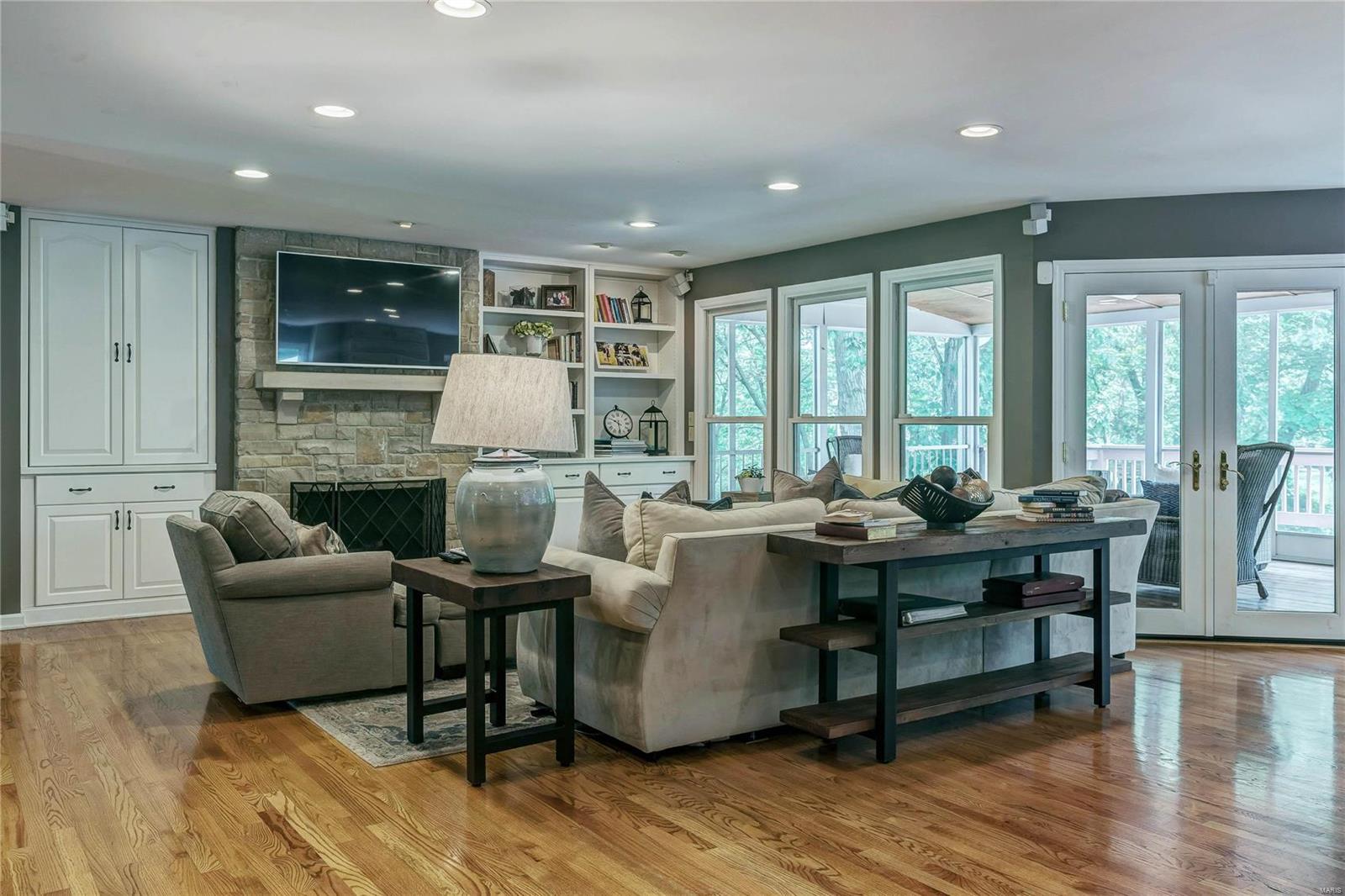 Town & Country Manor - Residential