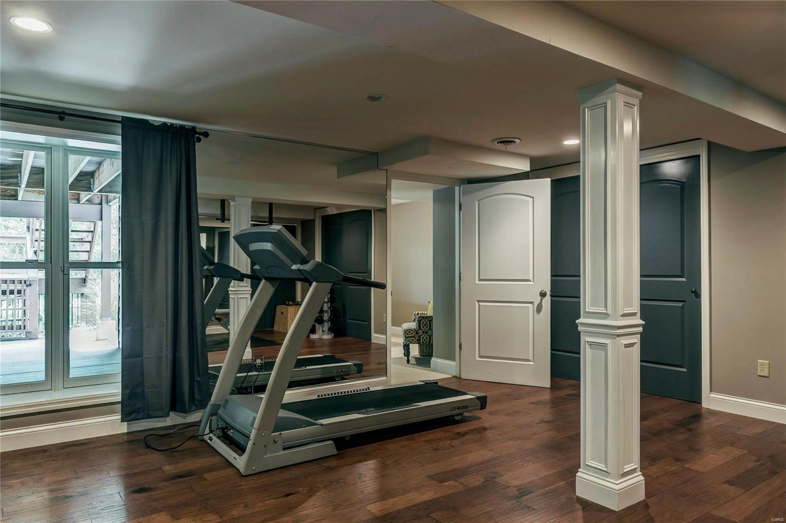 Town & Country Manor - Residential