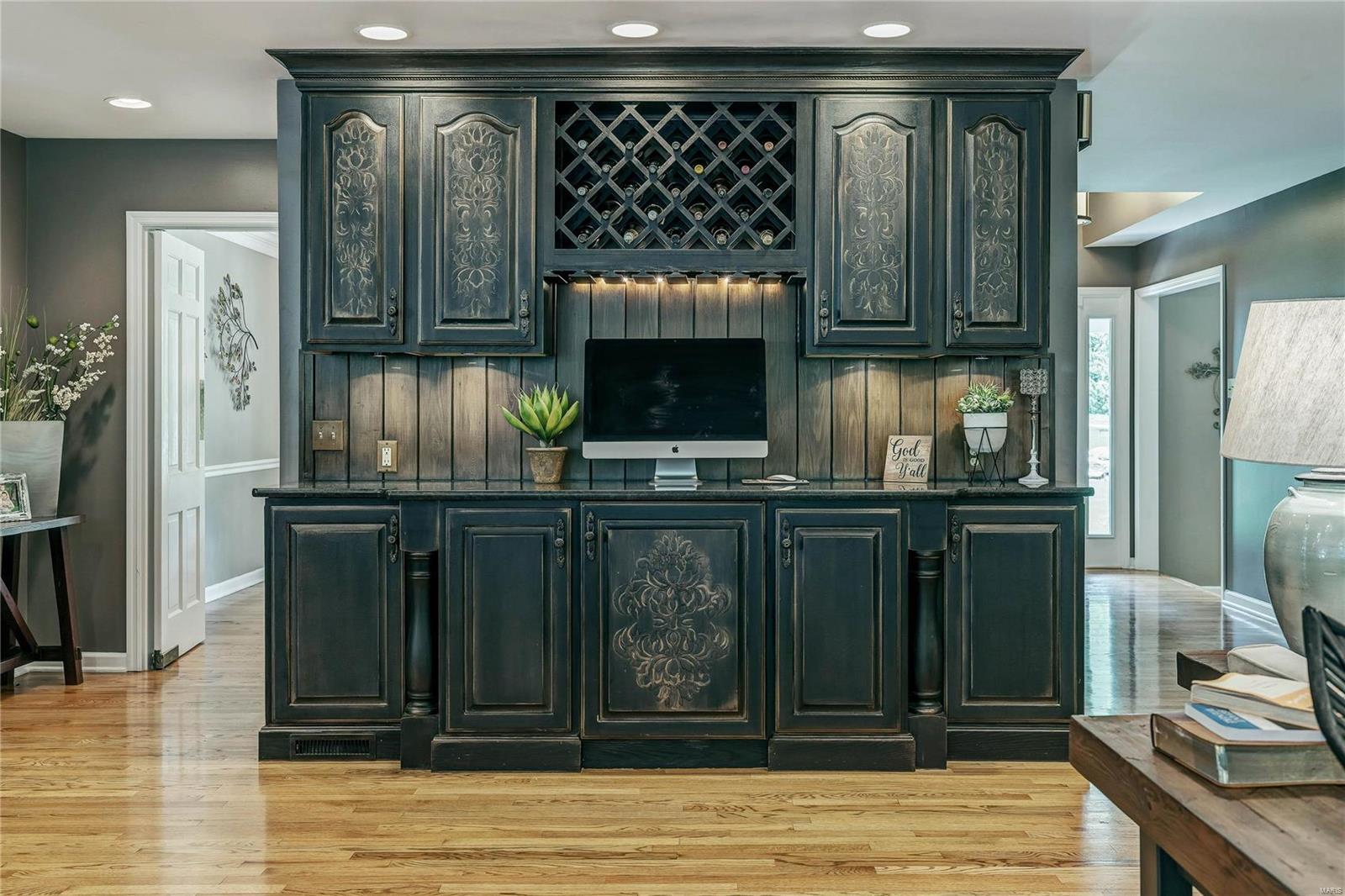 Town & Country Manor - Residential