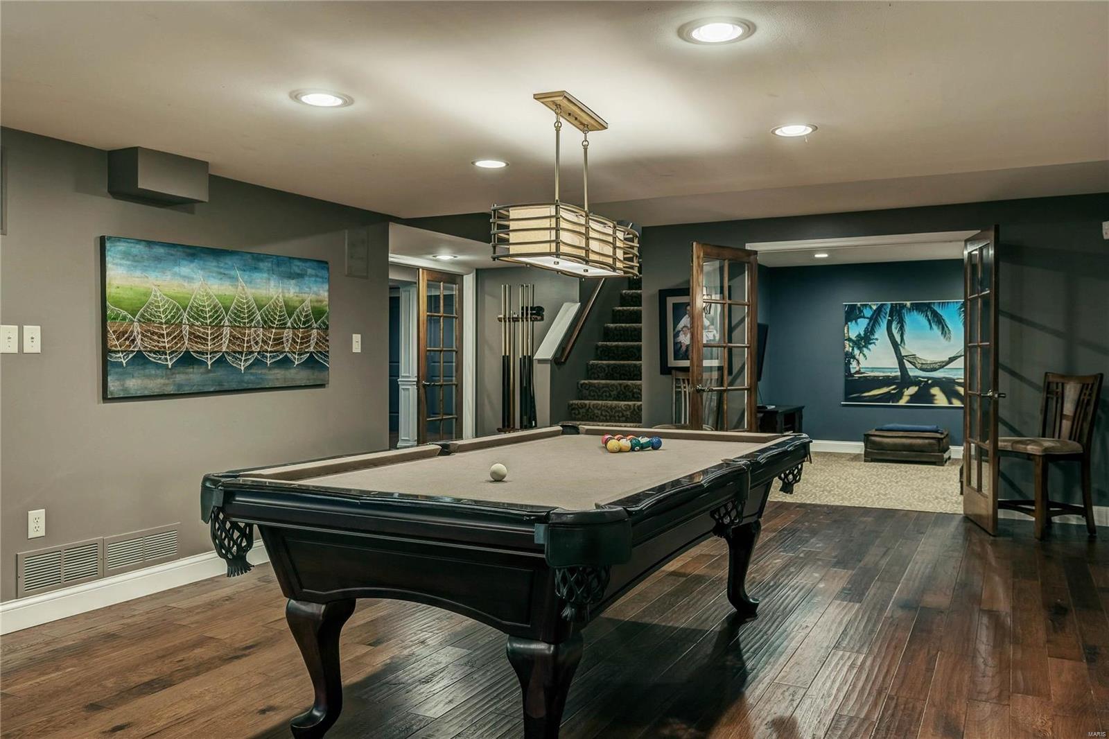 Town & Country Manor - Residential