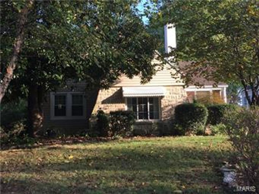 Great 3 bed, 2 baths in the heart of town. Two beds with hardwood on the main level. Upstairs is all the master bedroom and a full private bath. Full two car garage, plus a carport. Private backyard, close to the schools. Newer updated siding, roof, windows. Large eat-in kitchen area plus formal dining area.