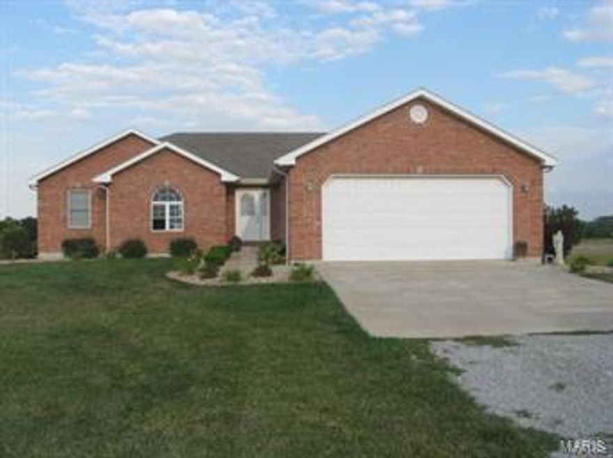 Palmyra schools, Hannibal address, just minutes from both towns.  This brick home in Hidden Valley Subdivision is 3 bedrooms, 3 bath home with an additional sleeping room or office located in the lower level as well as a rec room and lots of unfinished space currently used as storage.  The open floor plan offers lots of entertaining options with the kitchen, dining, and living rooms designed for easy flow.  New privacy fence just recently installed.