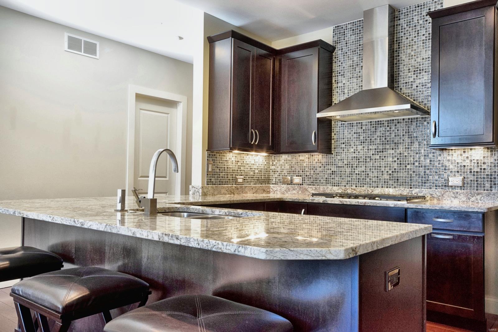 6451 Clayton Road 303