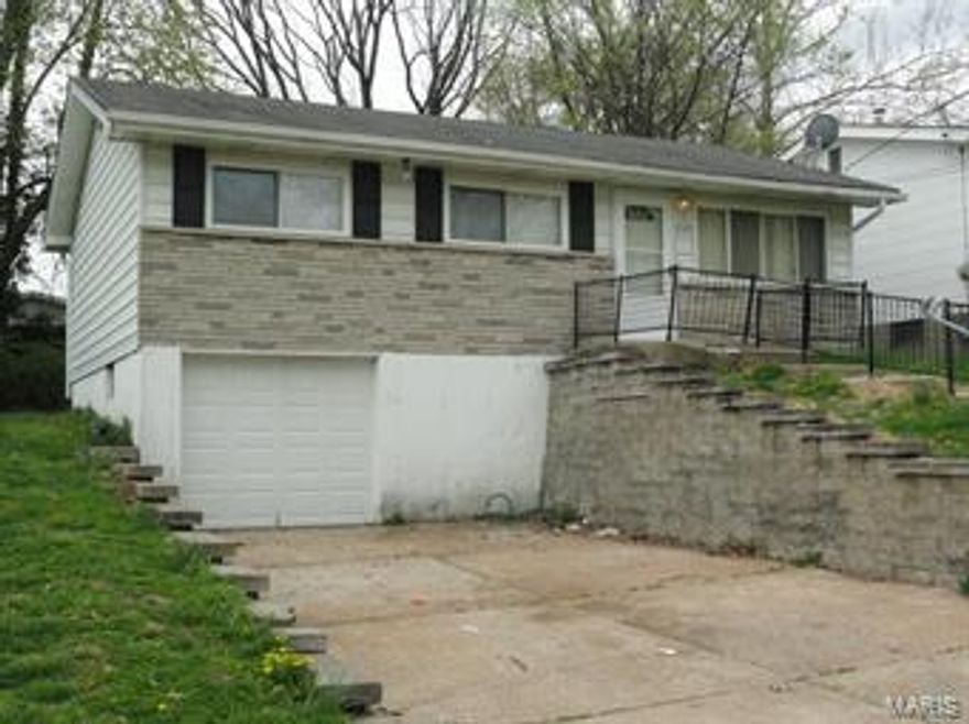 3 Bedroom, 1 Bath, Great starter home, close to public transportation