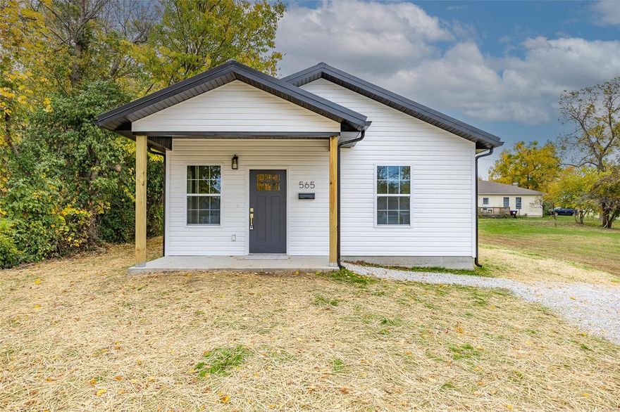 Beautiful new construction home in a well-established area. This home is 2 bedrooms and one bath beauty with high ceilings, stainless steel appliances and vinyl plank flooring. Kitchen is equipped with white cabinets, floating shelves, side by side refrigerator, microwave, dishwasher, electric stove/oven and lots of space for a dining table. Pantry is conveniently located by the back entrance. Bedrooms are large with spacious walking closets for additional storage. Bathroom has a tub/shower comb and vanity with granite countertop. This wonderful property is exactly what you have been looking for. Don't delay and schedule your showing today.