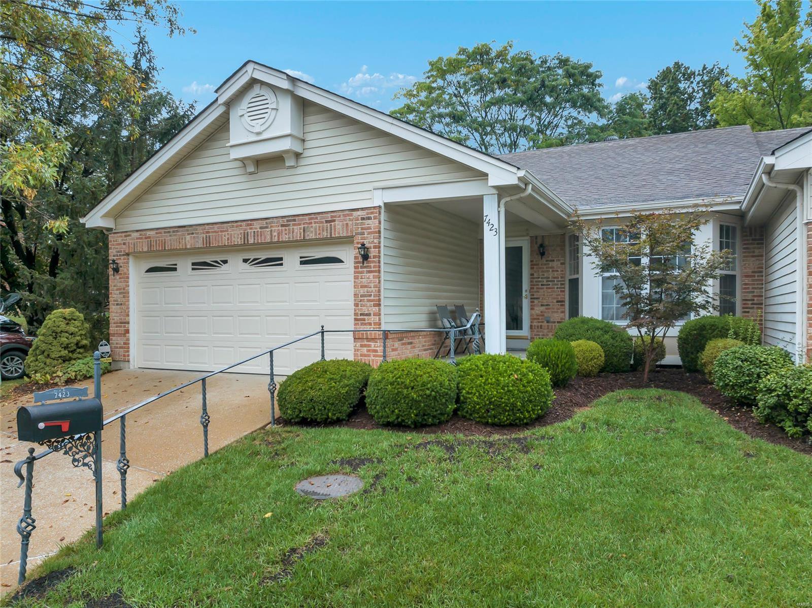 Shrewsbury, Missouri 63119, United States, 2 Bedrooms Bedrooms, ,2 BathroomsBathrooms,Residential,Pending,39712