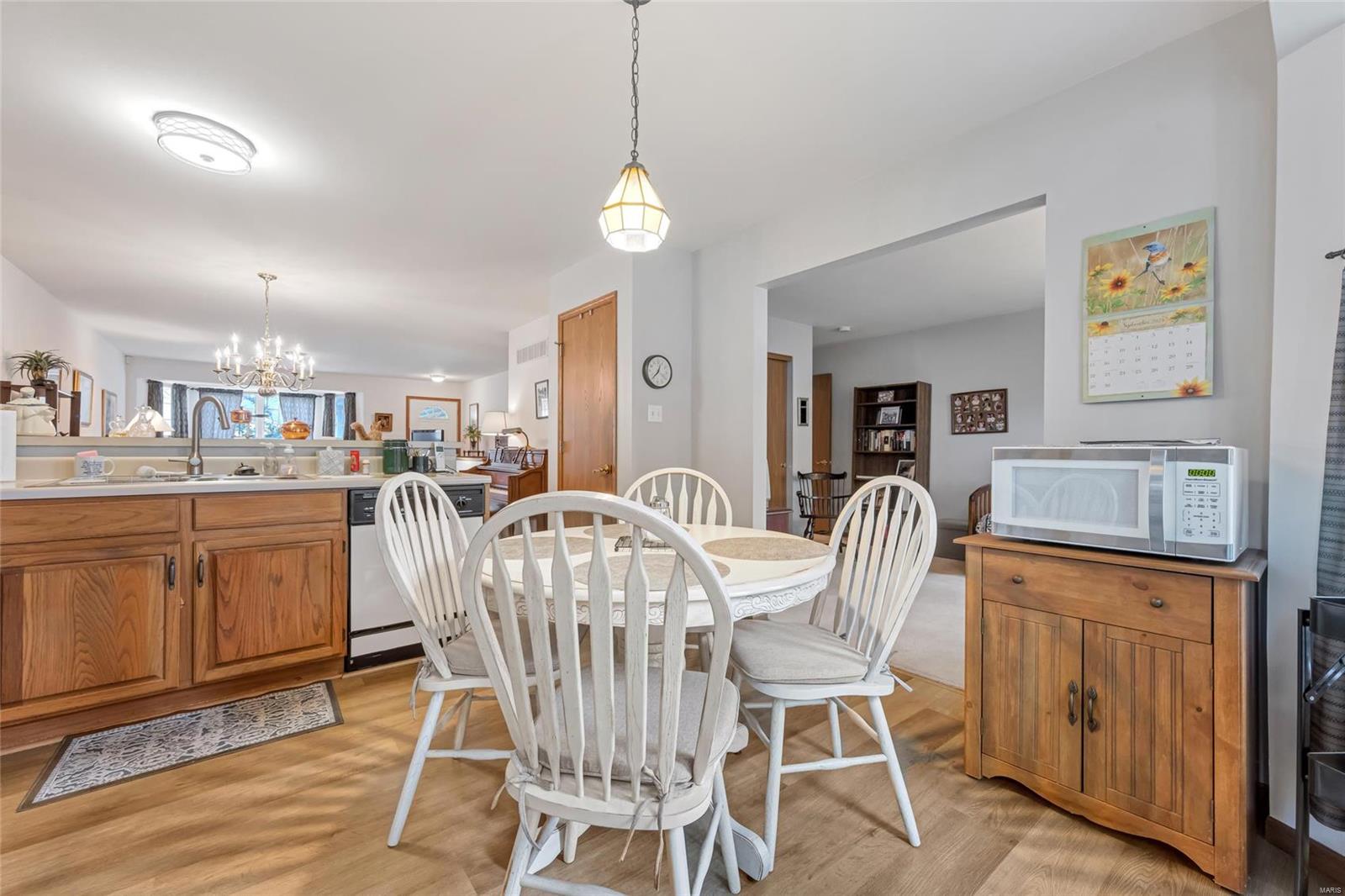 Shrewsbury, Missouri 63119, United States, 2 Bedrooms Bedrooms, ,2 BathroomsBathrooms,Residential,Pending,39712