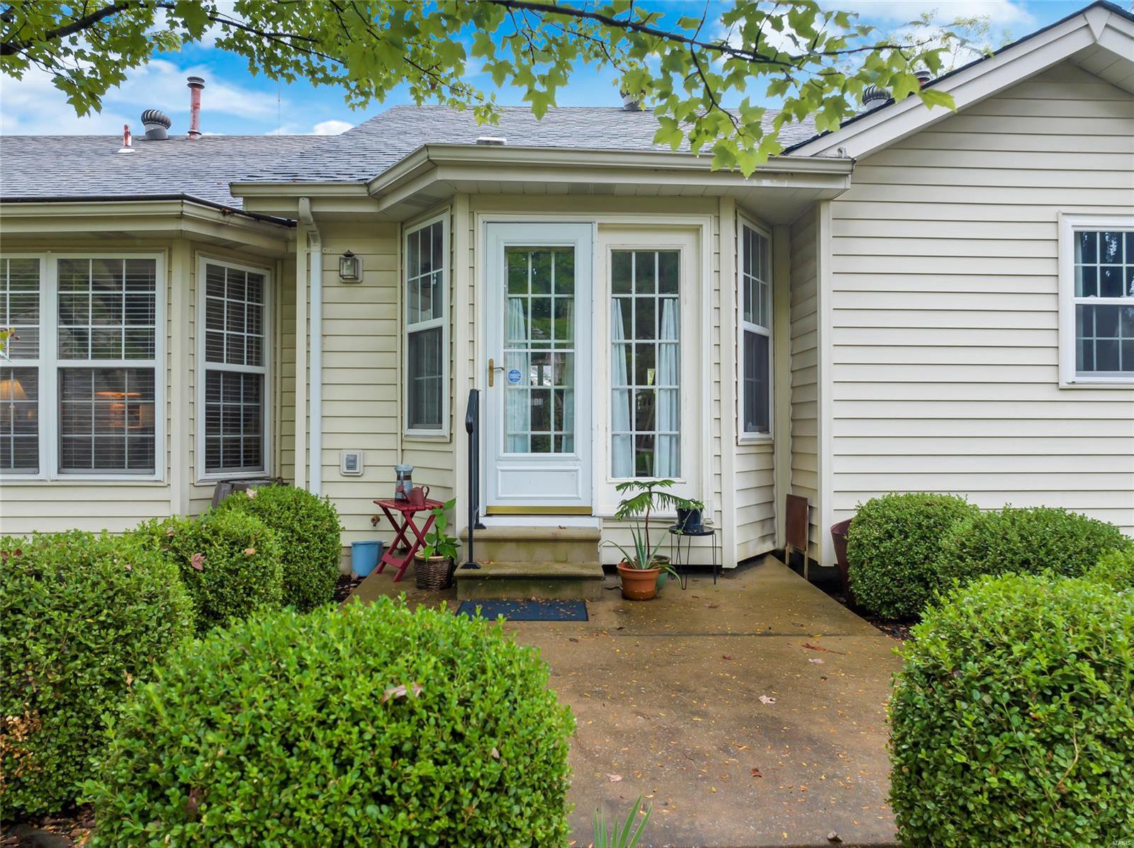 Shrewsbury, Missouri 63119, United States, 2 Bedrooms Bedrooms, ,2 BathroomsBathrooms,Residential,Pending,39712