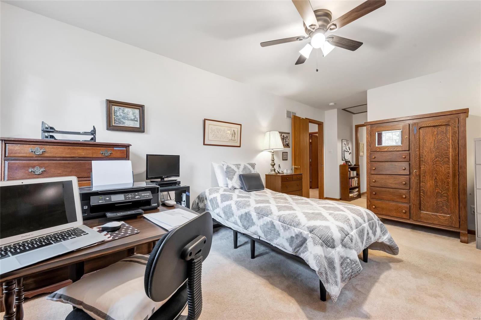 Shrewsbury, Missouri 63119, United States, 2 Bedrooms Bedrooms, ,2 BathroomsBathrooms,Residential,Pending,39712