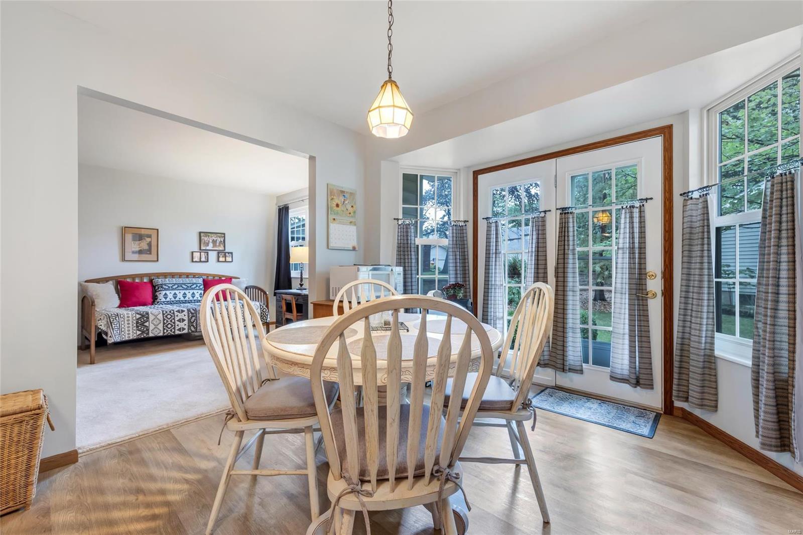 Shrewsbury, Missouri 63119, United States, 2 Bedrooms Bedrooms, ,2 BathroomsBathrooms,Residential,Pending,39712