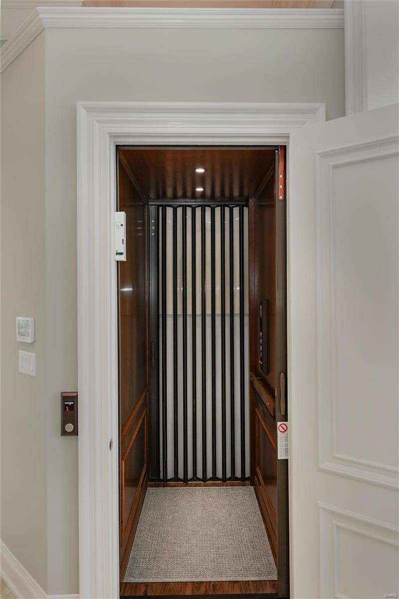 Whitmoor Upper Rdwy & Esmt - Residential