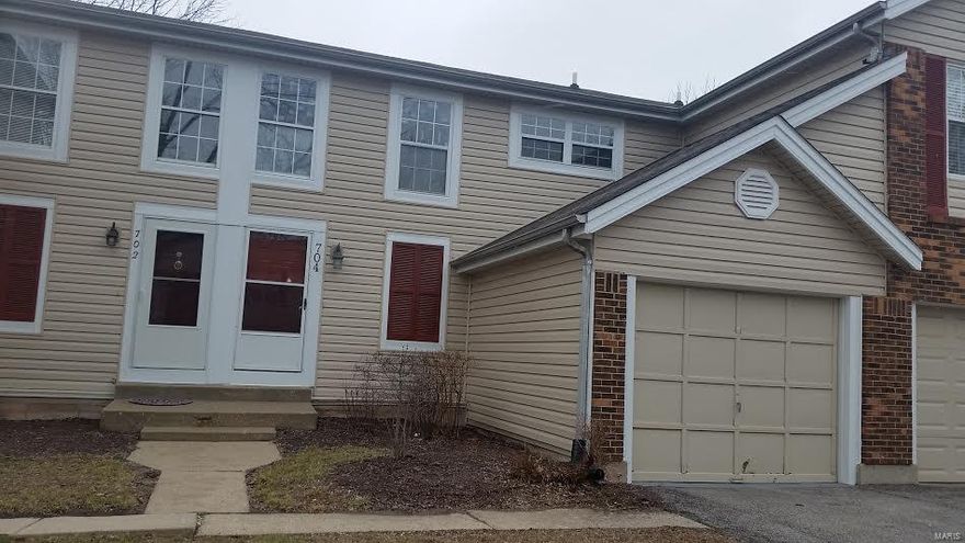 Large townhouse with garage and walk out basement!
Two story great room. 
Vaulted ceiling.
Loft style 2nd floor.
Finished walkout lower level. 
2 new sliders.
New garage door!
Nice kitchen, light oak cabinets, brand new stainless steel microwave and stove.
Updated, freshly painted and very nice. 
This townhouse has room for game area, second bedroom and rec area in lower level. 
One car garage, deck and patio. 
Subdivision pool, tennis and hot tub. 
Must see!! Location: Interior Unit