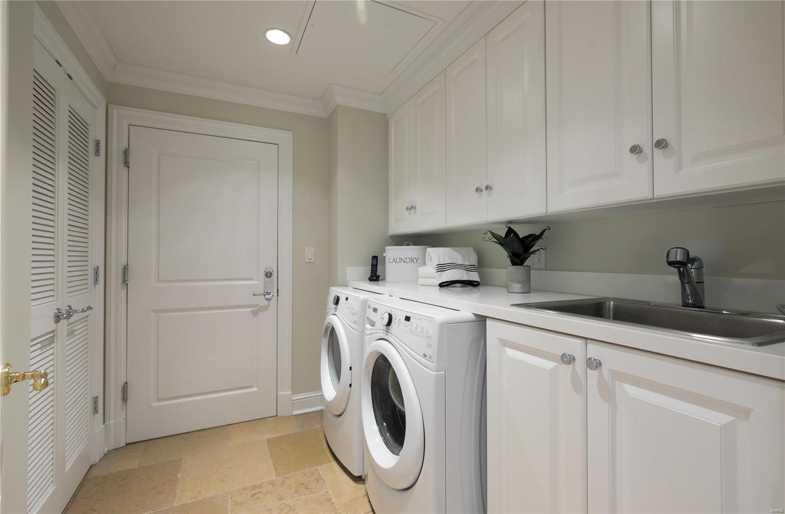 Plaza In Clayton A Condo The - Residential