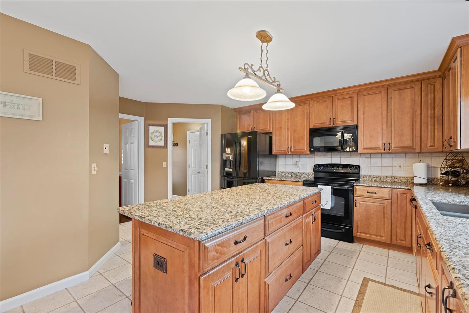 Twin Chimneys Ph3 Village H The Cedar - Residential