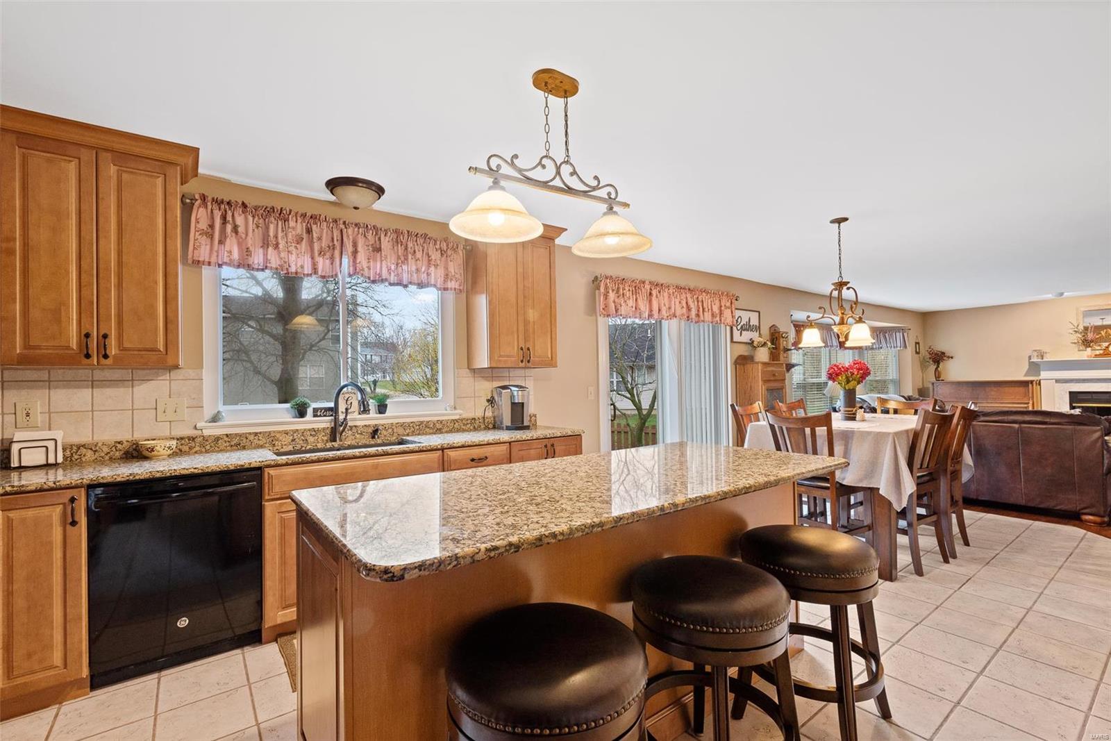 Twin Chimneys Ph3 Village H The Cedar - Residential