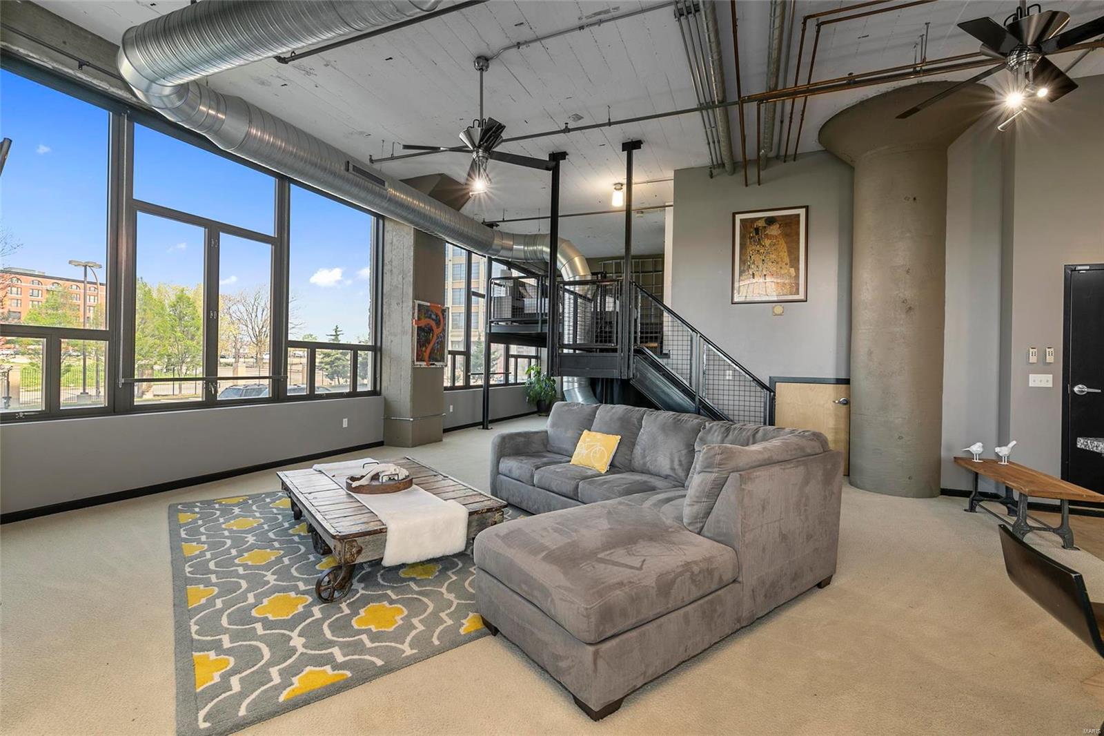 Lofts/2020 Washington - Residential