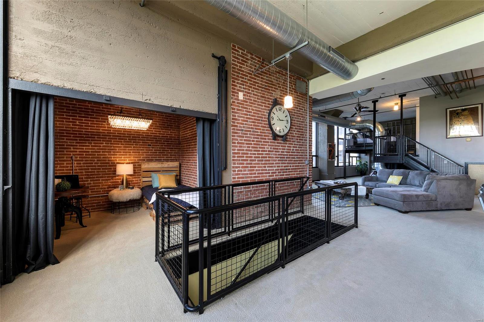 Lofts/2020 Washington - Residential