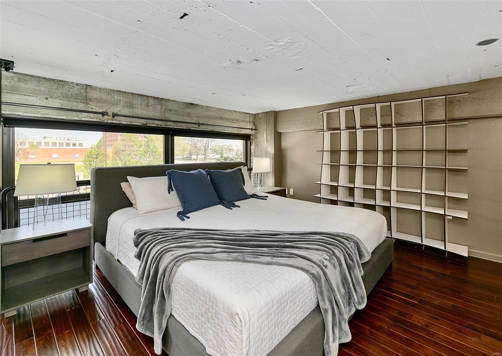 Lofts/2020 Washington - Residential