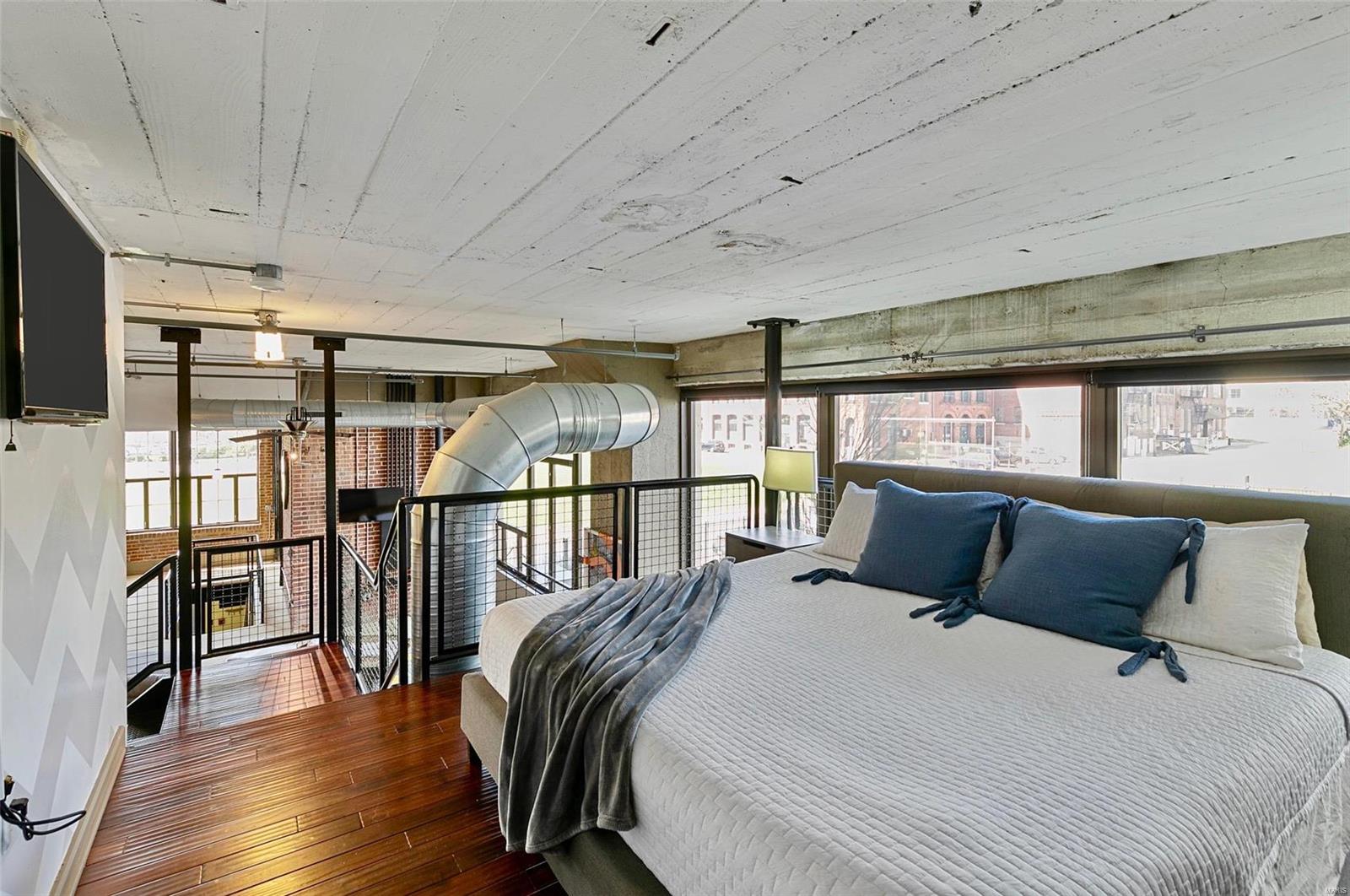 Lofts/2020 Washington - Residential