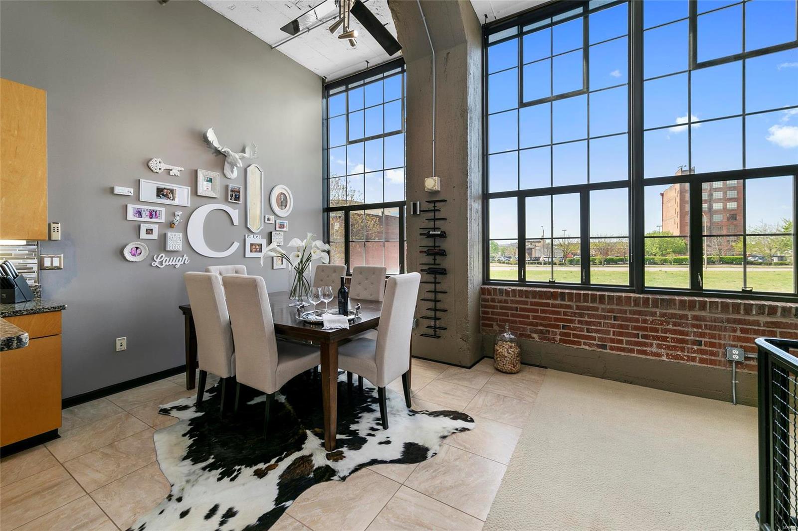 Lofts/2020 Washington - Residential