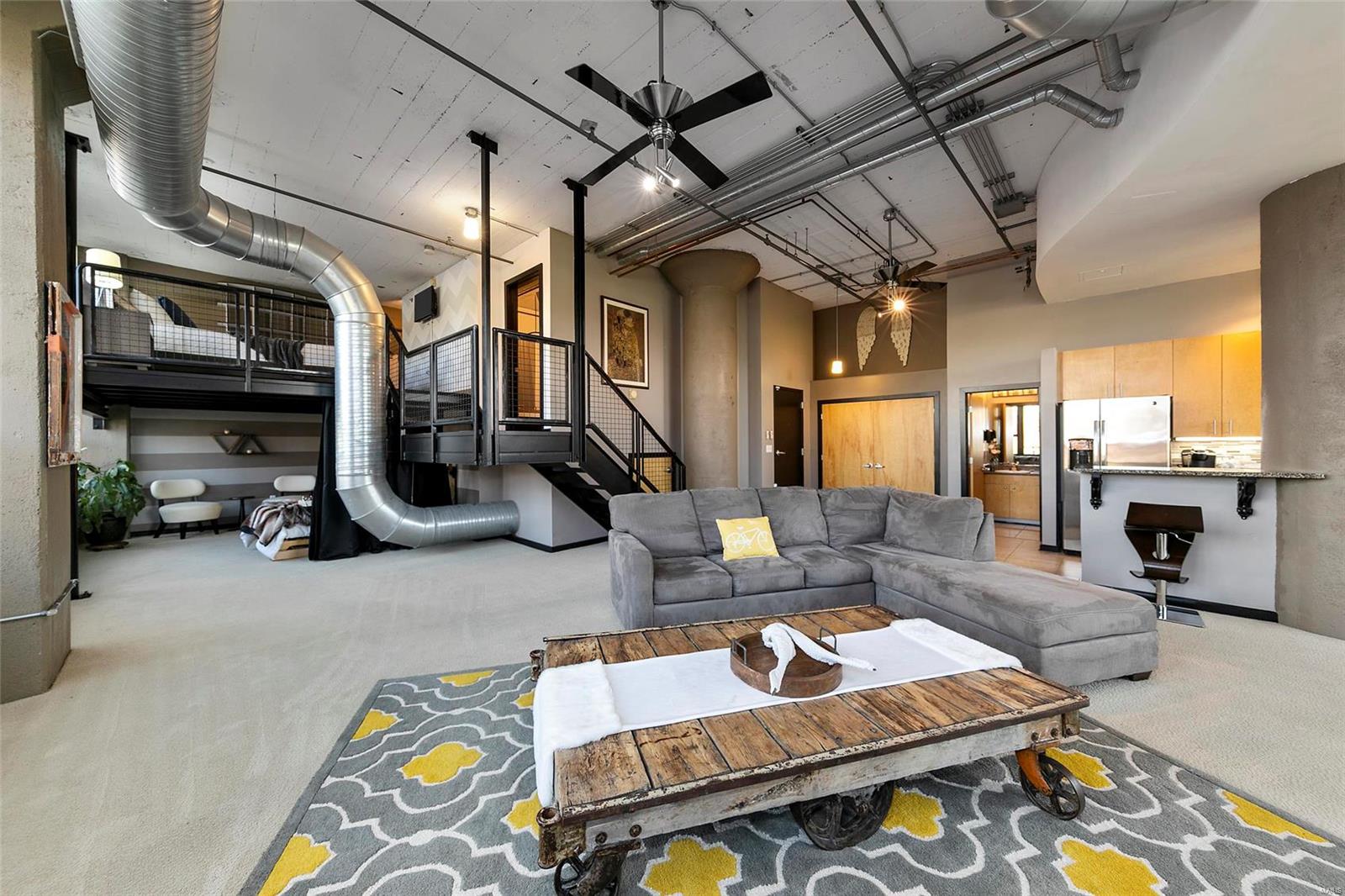 Lofts/2020 Washington - Residential