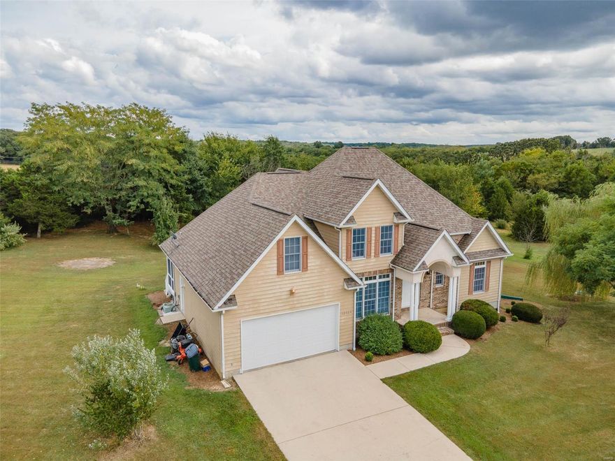 Lovely 3 bedroom, 2.5 bath located in Southwood Subdivision.  Tray ceiling in master bedroom, balcony that over looks living room, huge rec room upstairs (could also be used as a 4th bedroom), full basement, eat in kitchen, fireplace, and wonderful screened in back porch. Roof was replaced in 2015. This home has a very nice fenced inground pool on the extra large lot that backs to trees at the end of a cul-de-sac. 
 Seeing is believing! Don't miss your opportunity to make this your new home!