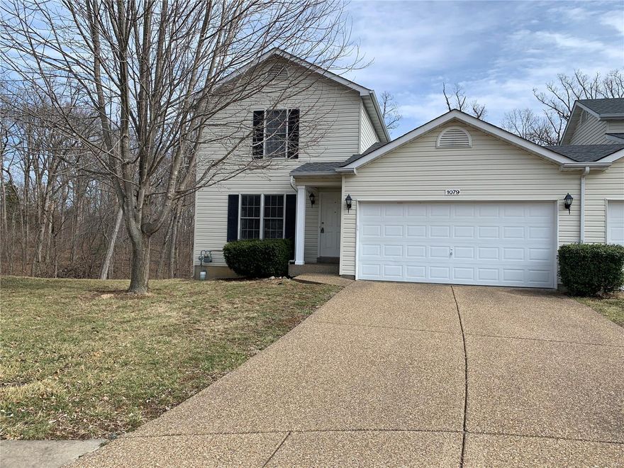 Showings begin 1:00 pm 3-13-2022.
Rare opportunity to own a 3 bed 2 bath 1.5 story villa in popular Stone Meadows community.  Open floor plan.  Living room with a large bay window on the side, laminate flooring and ceiling fan.  Upgraded wood cabinets and brand new stainless appliances, range, microwave and dishwasher in the kitchen.  New vinyl plank flooring in foyer, kitchen/dining, master bath and laundry room.  Main floor master bedroom.   New carpet throughout 2/f.  2nd bedroom with vault ceiling, bay window.  Only shared wall in the garage - plus no monthly villa fee.  New roof 2022.  Oversize deck 11 ft x 14 ft.  Walkout basement.