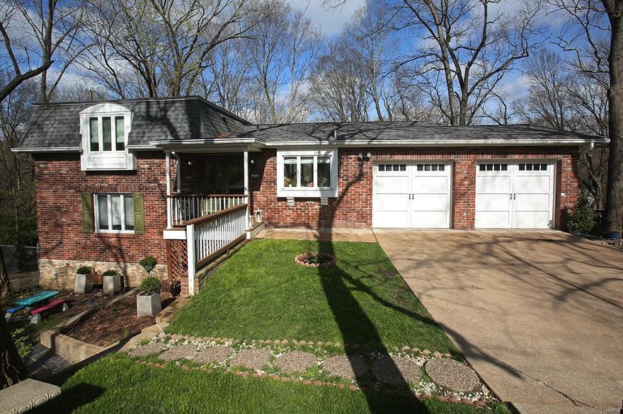 GREAT WARSON WOOD NEIGHBORHOOD!! Not you ordinary home ,this multilevel perches on a wooded lot over looking a small 
valley area close to the park. Every level has a panoramic view bringing nature almost inside the house.
  The 1st level has a nice entry foyer, Large newer cool kitchen with breakfast bar, all Kitchen Aid appliances and quartz counters. It opens to the Dining and family rooms . Upper level has the Master bedroom suite, 2nd bedroom and guest bath. From the Main level steps down into the spacious living room level highlighted by 2 walls of windows and attractive wood burning fireplace .There is also the 3rd bedroom and full bath.
  Just a few more steps down is a great Studio area with attached 4th bedroom and a shop/storage area .
   Step down a few more steps and there is a large rec room, storage and utility area .Newer roof,gutters, kitchen , appliances, master bath , hvac. and garage doors .Lots of other smaller upgrades throughout . First showings 4/9/2-4p
