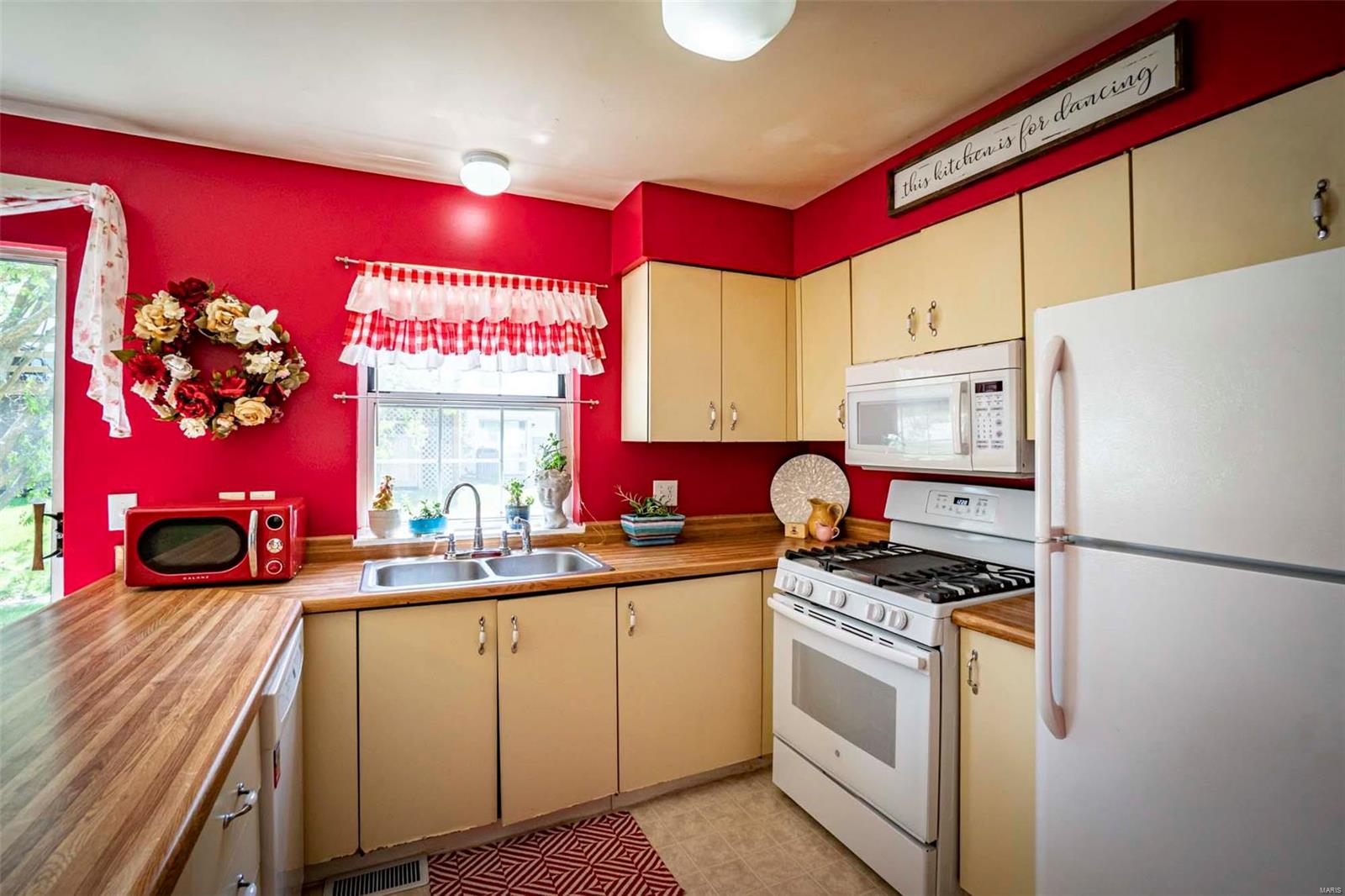 Woodlake Village Condos - Residential