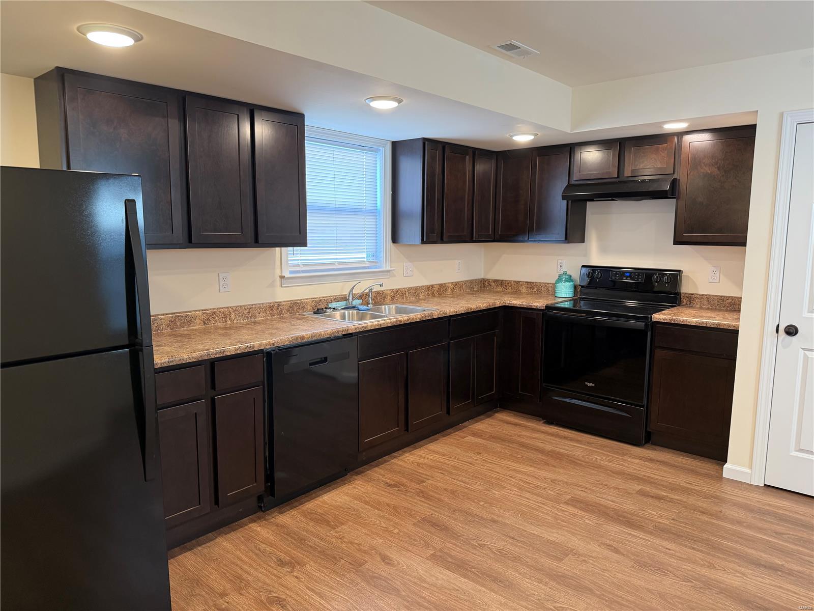 32 Brookmoore