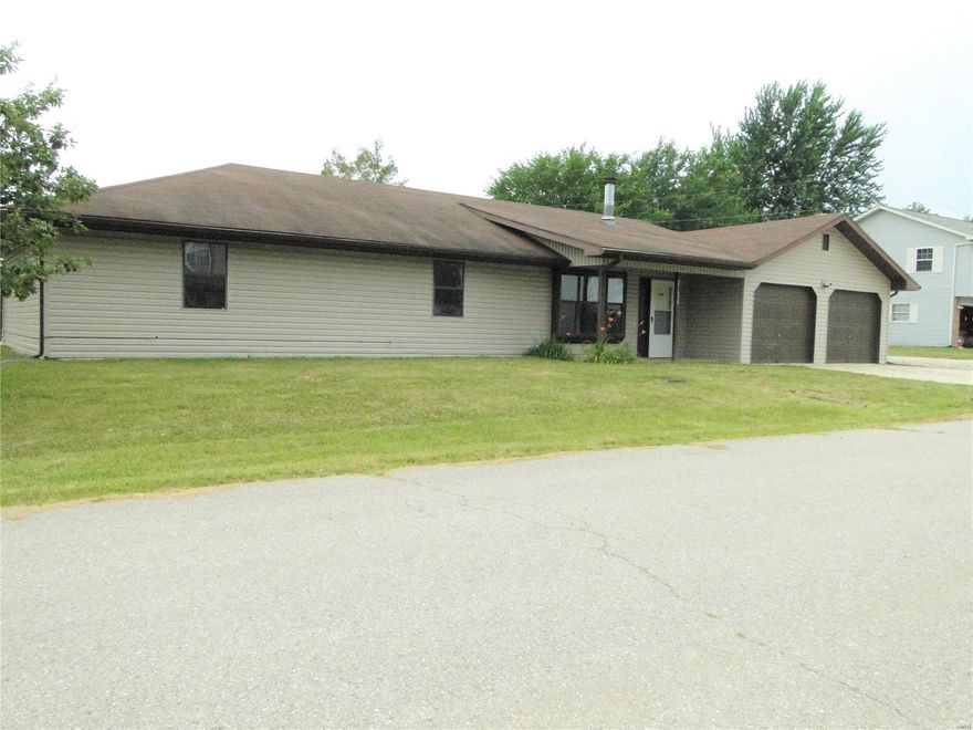 Very Spacious 3 Bedroom Home on Large lot that feels like NEW! Step inside and you will take a breath of fresh air. Home has stylish neutral colors throughout. Living Room opens up to Kitchen & Dining Area which hosts new Countertops. Home Office sets off of the Dining Area which would be great for the person who works from home, or could potentially be used as a 4th Bedroom. All Bedrooms are nicely sized with decently sized closets. Master Bedroom is roomy and offers a Full Bathroom with a jetted tub. Home sets on an Extra Large lot with a very large yard & outbuilding perfect for storage. This Home is a Must See! Schedule your Showing Today!