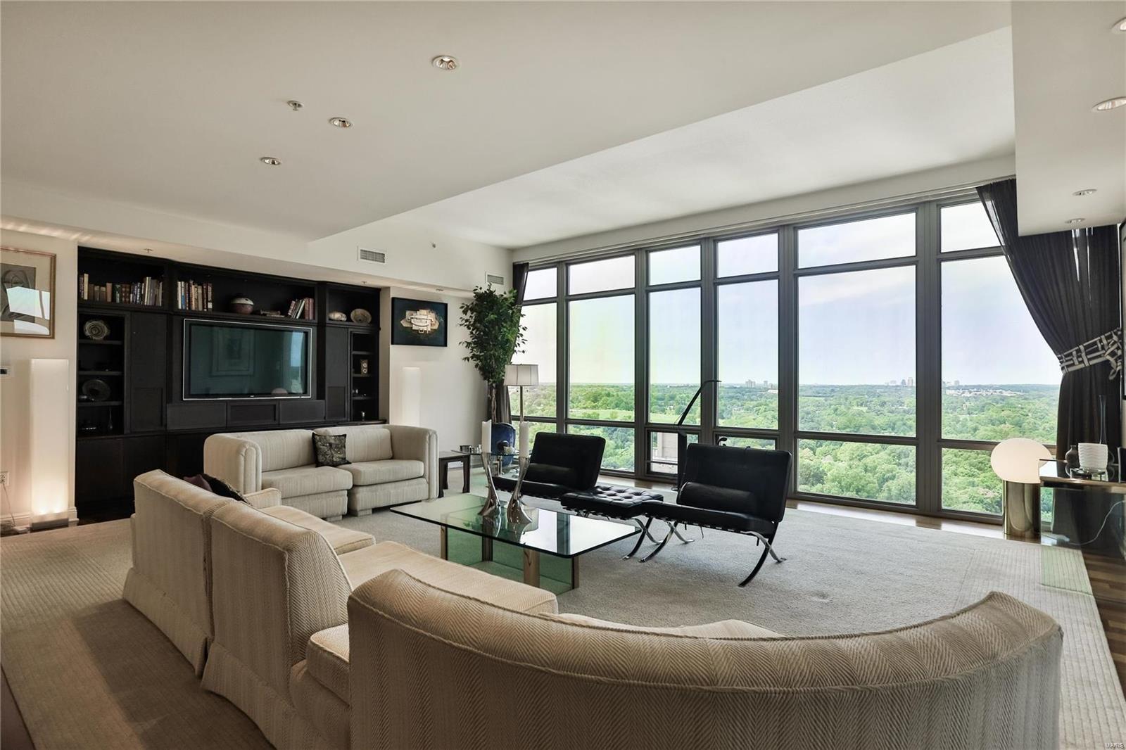 Park East Tower - Residential